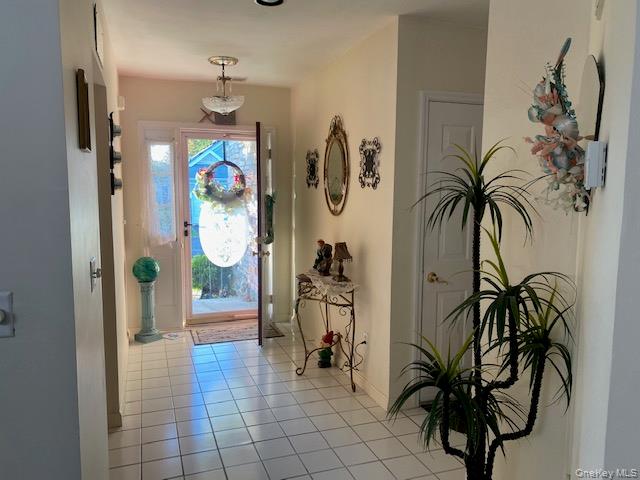 #3 photo, 8 Ariel Drive, サフォーク郡 Middle Island , NY 11953