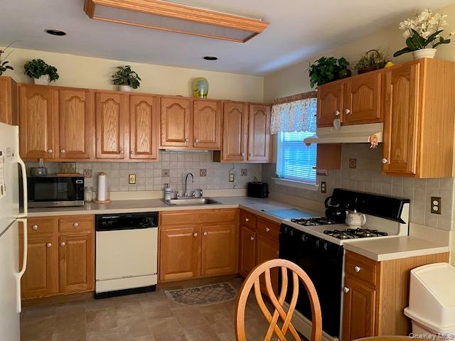 #5 photo, 8 Ariel Drive, サフォーク郡 Middle Island , NY 11953