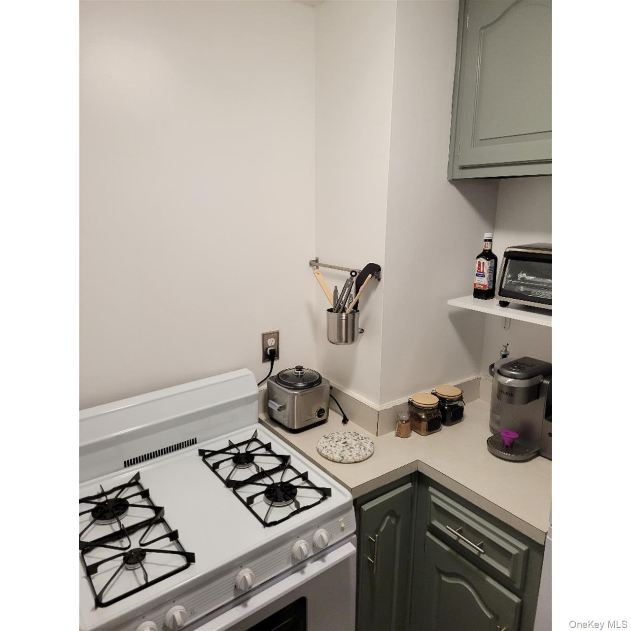 #18 photo, 118-18 Union Turnpike, Kew Gardens , NY 11415