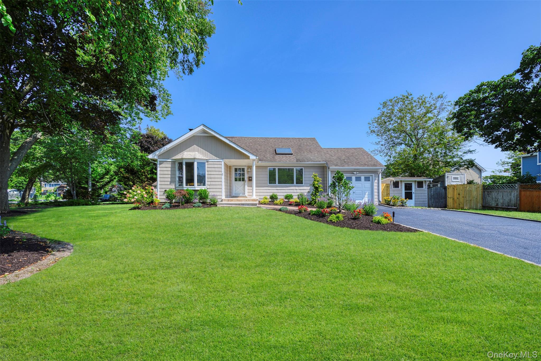 #1 photo, 2 Bay Place, Bay Shore , NY 11751