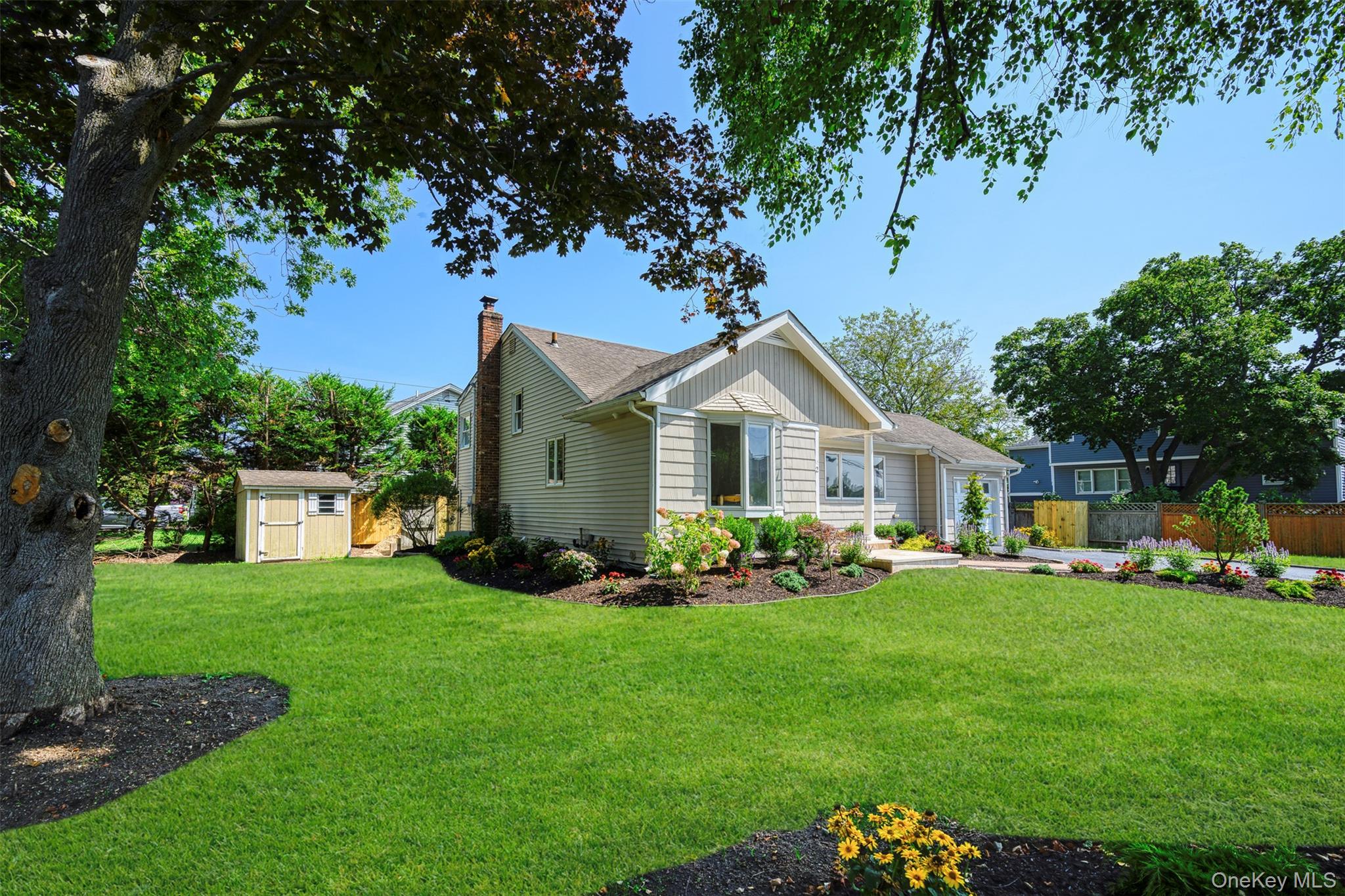 #2 photo, 2 Bay Place, Bay Shore , NY 11751