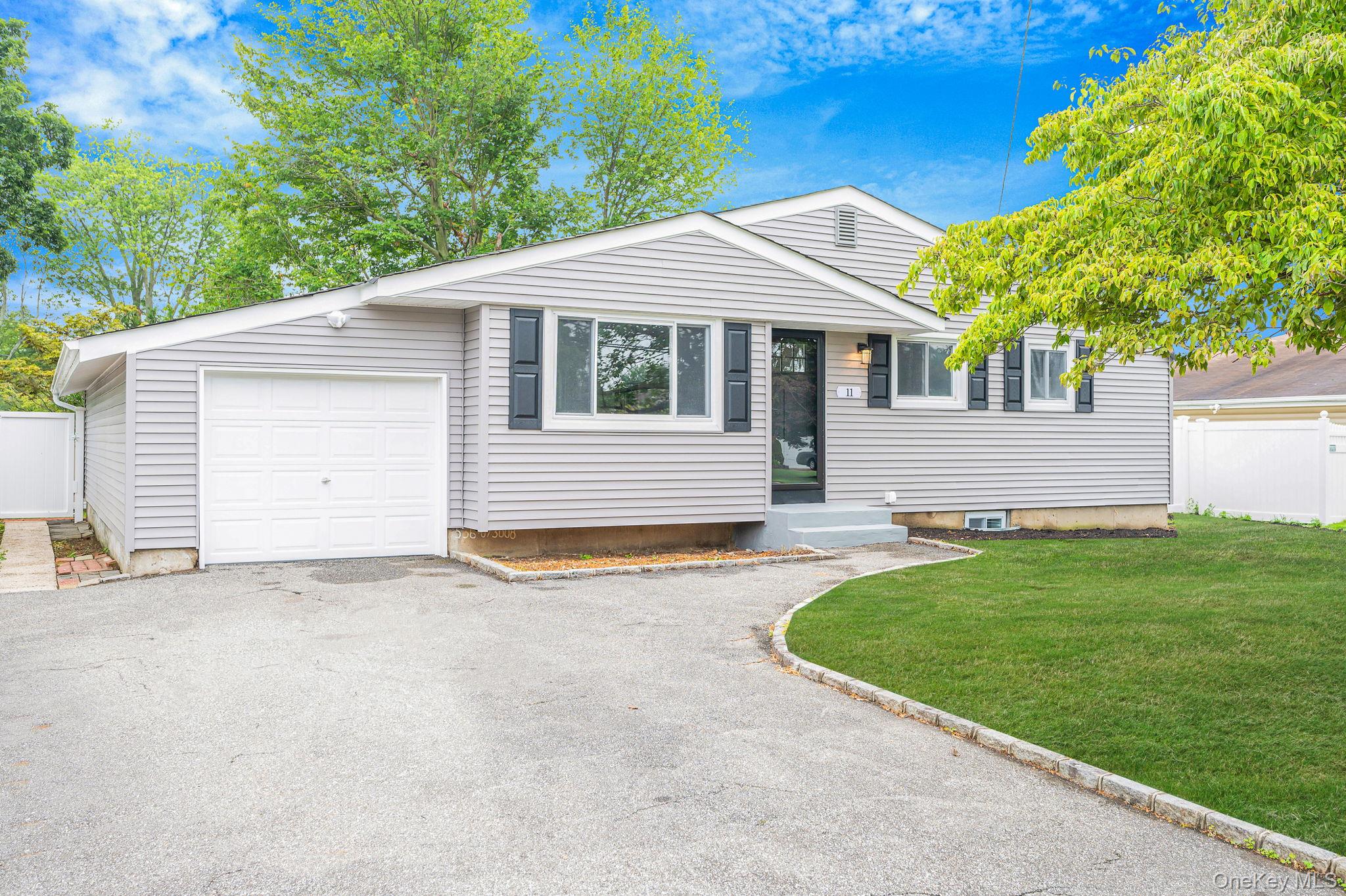 #1 photo, 11 W 11 Street, सफ़ोक काउंटी Deer Park , NY 11729