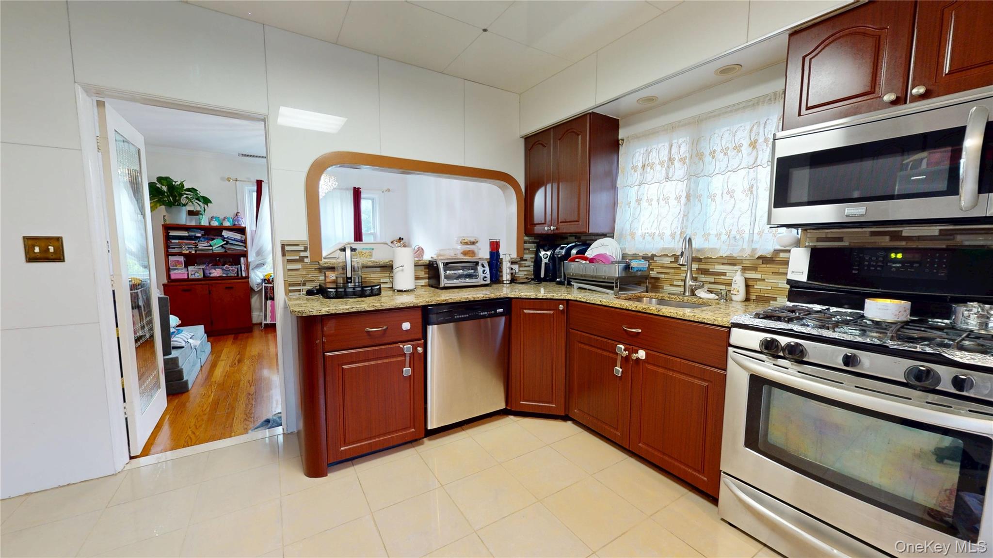 #18 photo, 18414 Grand Central Parkway, クイーンズ区 Jamaica Estates , NY 11432