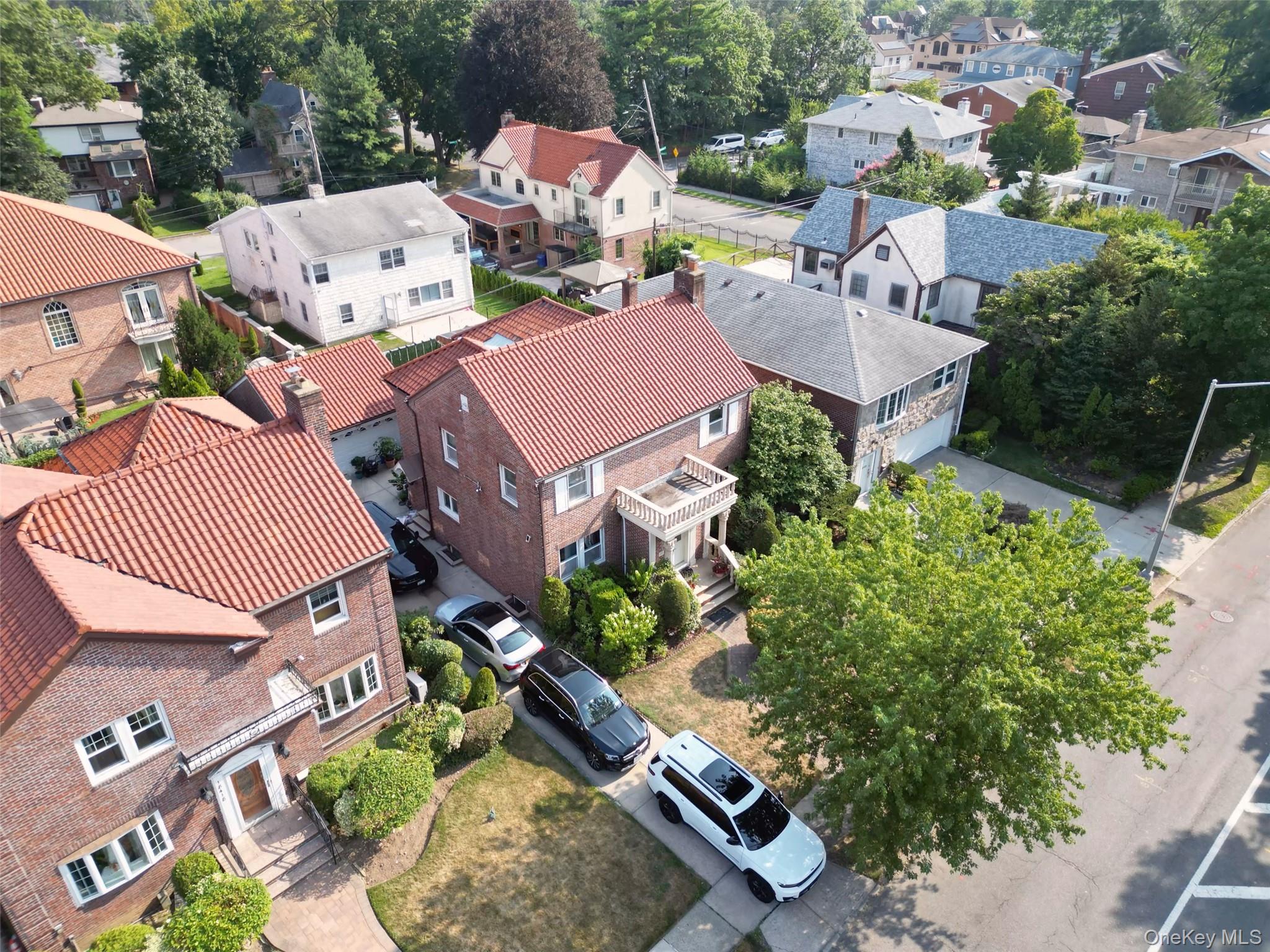 #2 photo, 18414 Grand Central Parkway, クイーンズ区 Jamaica Estates , NY 11432