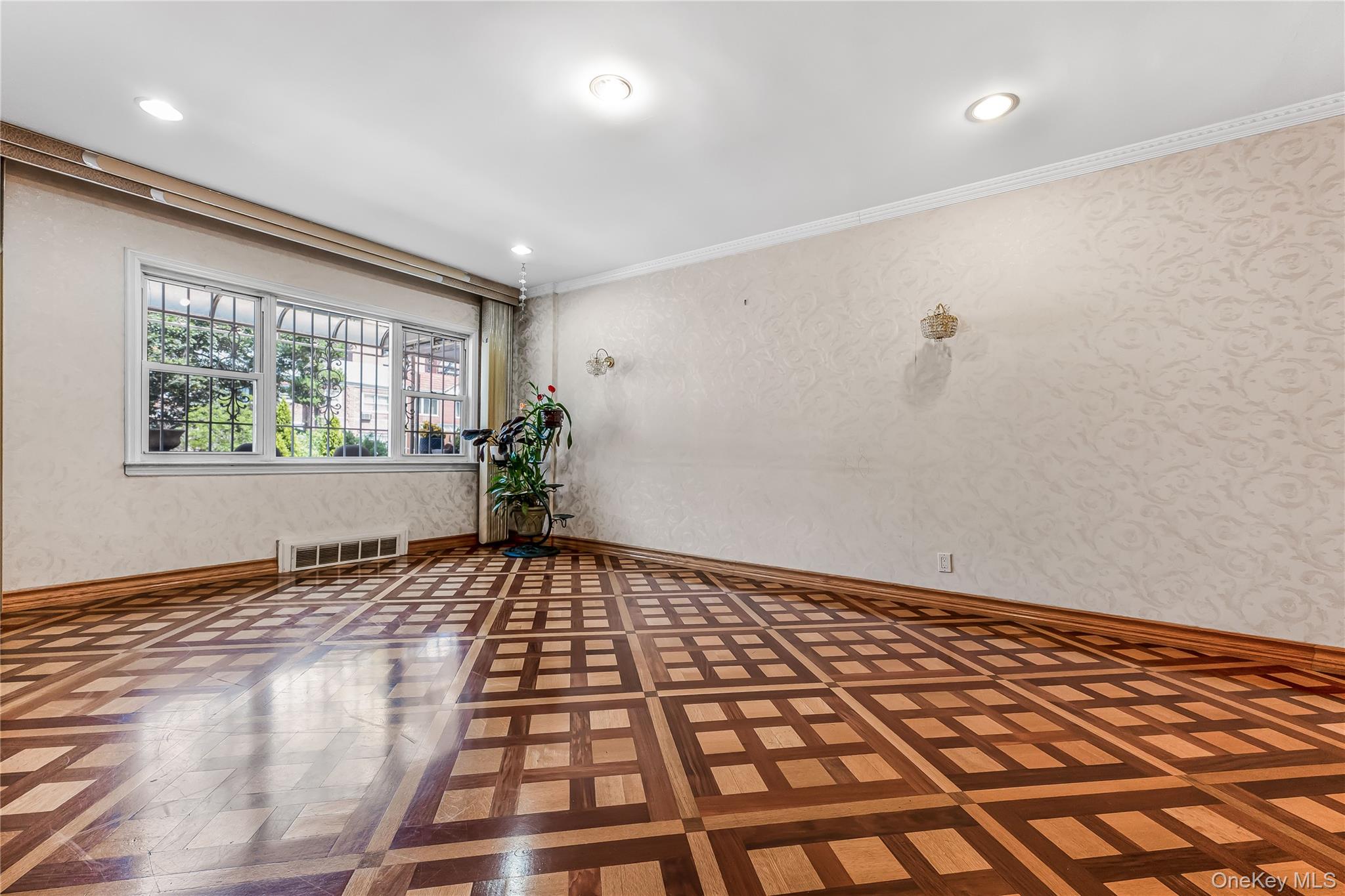 #19 photo, 105-38 65th Road, Forest Hills , NY 11375