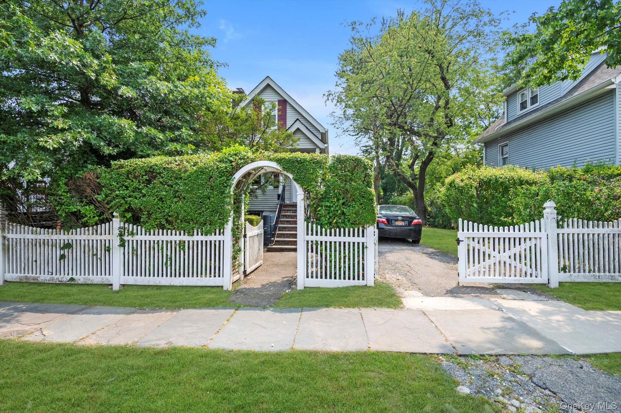 #1 photo, 1906 Edenwald Avenue, برونكس Bronx , NY 10466