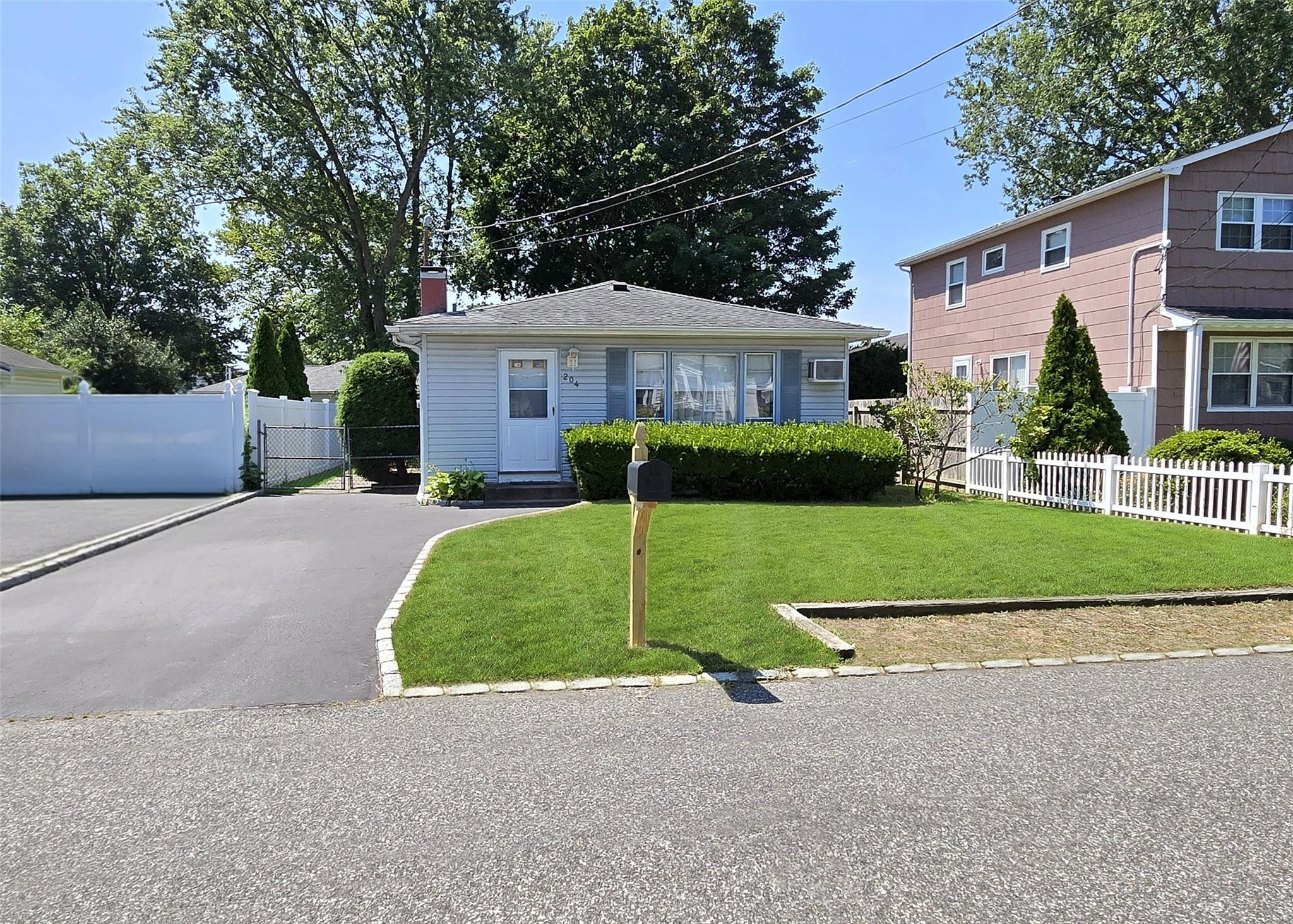 #1 photo, 204 Helen Street, Holbrook , NY 11741