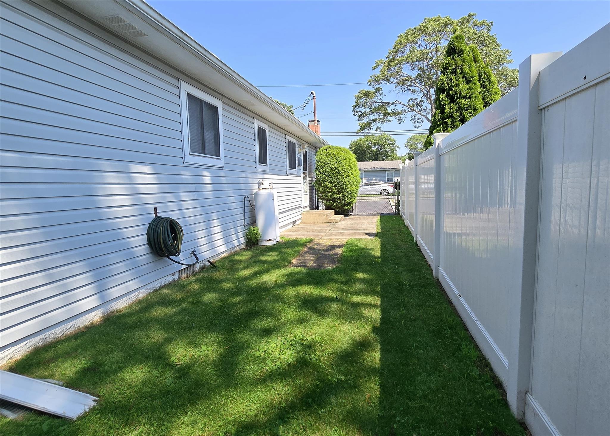 #3 photo, 204 Helen Street, Holbrook , NY 11741