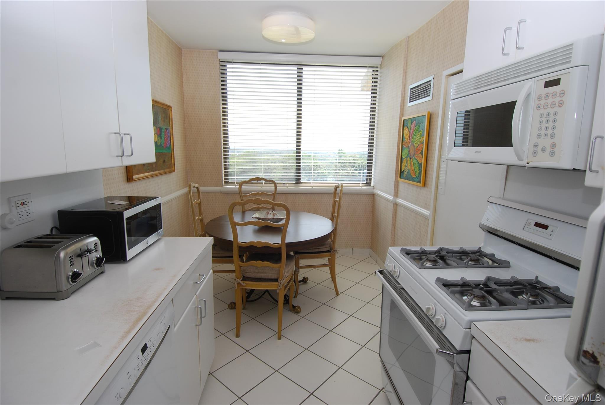 #12 photo, 27010 Grand Central Parkway, クイーンズ区 Floral Park , NY 11005