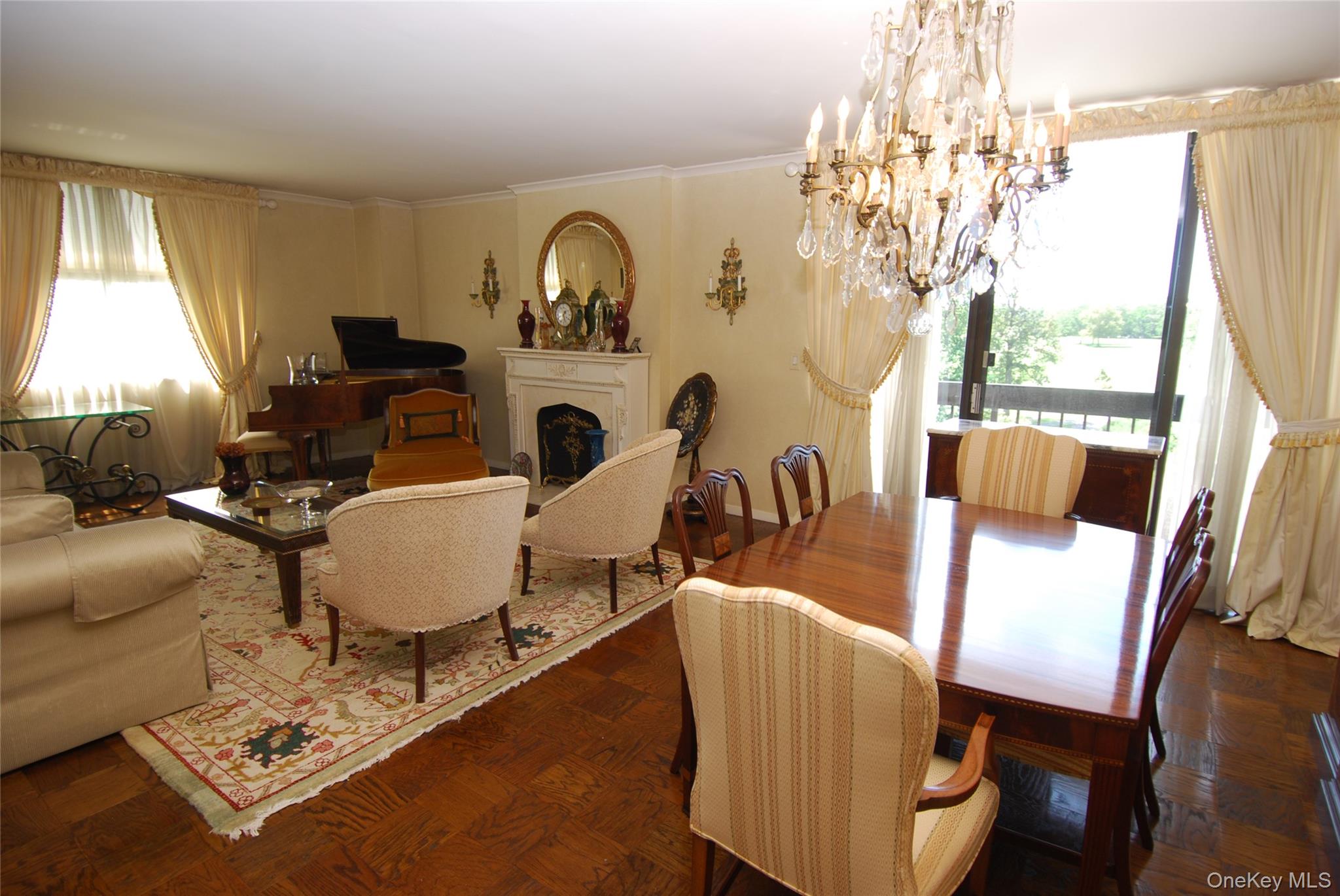 #3 photo, 27010 Grand Central Parkway, クイーンズ区 Floral Park , NY 11005