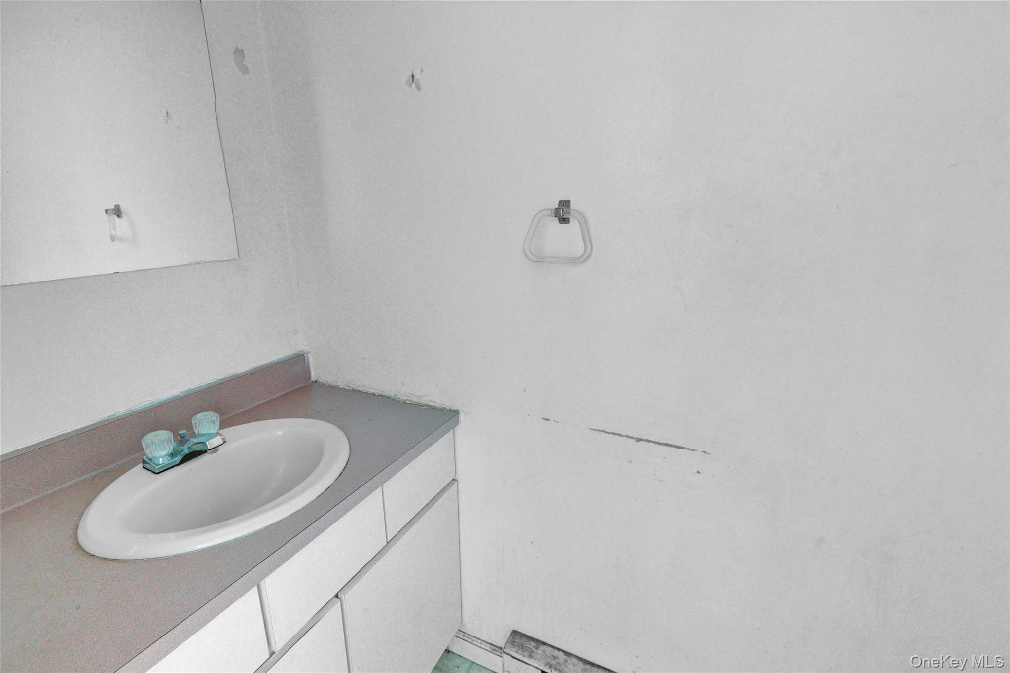 #20 photo, 436 N Magee Street, サフォーク郡 Southampton , NY 11968