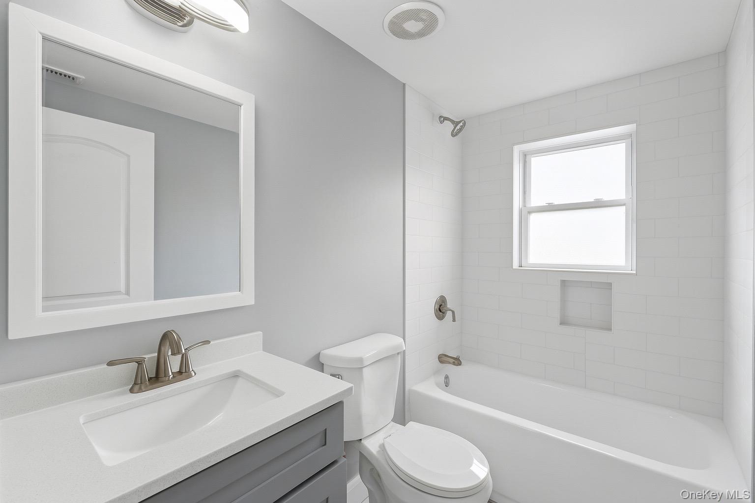 #10 photo, 40 White Street, サフォーク郡 Brentwood , NY 11717