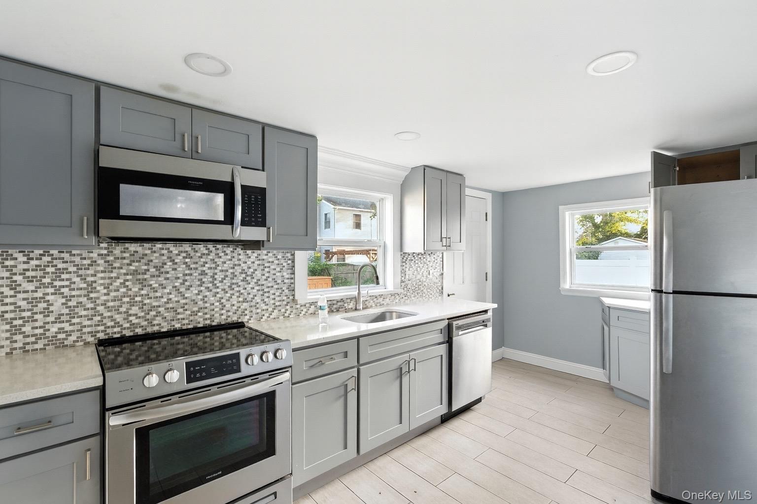 #8 photo, 40 White Street, サフォーク郡 Brentwood , NY 11717