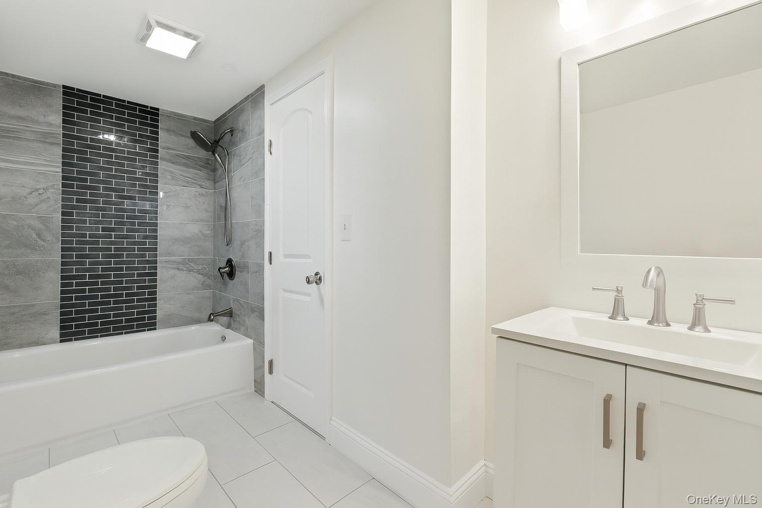 #9 photo, 40 White Street, サフォーク郡 Brentwood , NY 11717