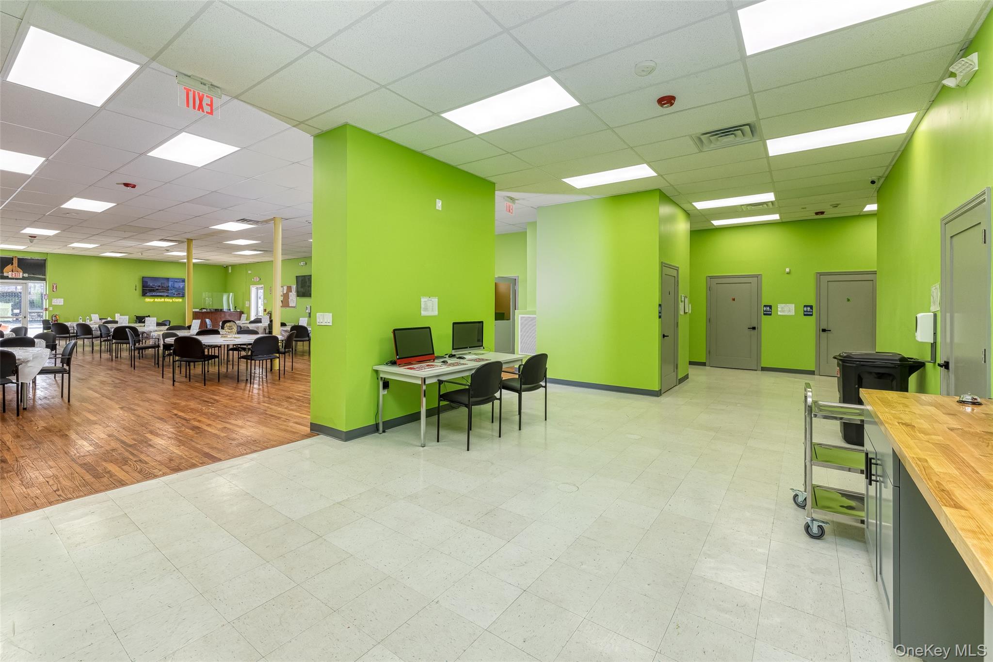 #12 photo, 27 Post Avenue, ナッソー郡 Westbury , NY 11590