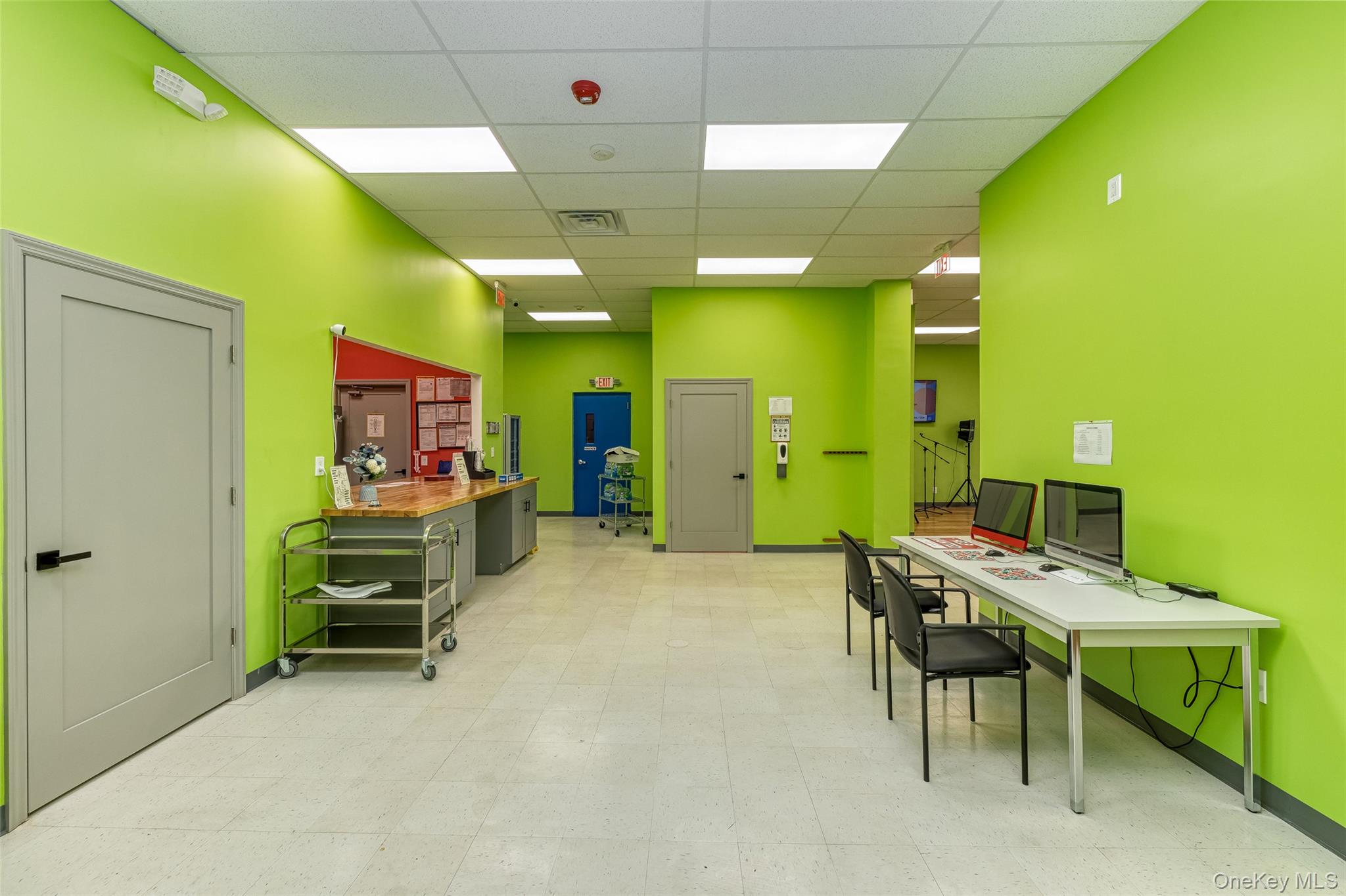 #19 photo, 27 Post Avenue, ナッソー郡 Westbury , NY 11590