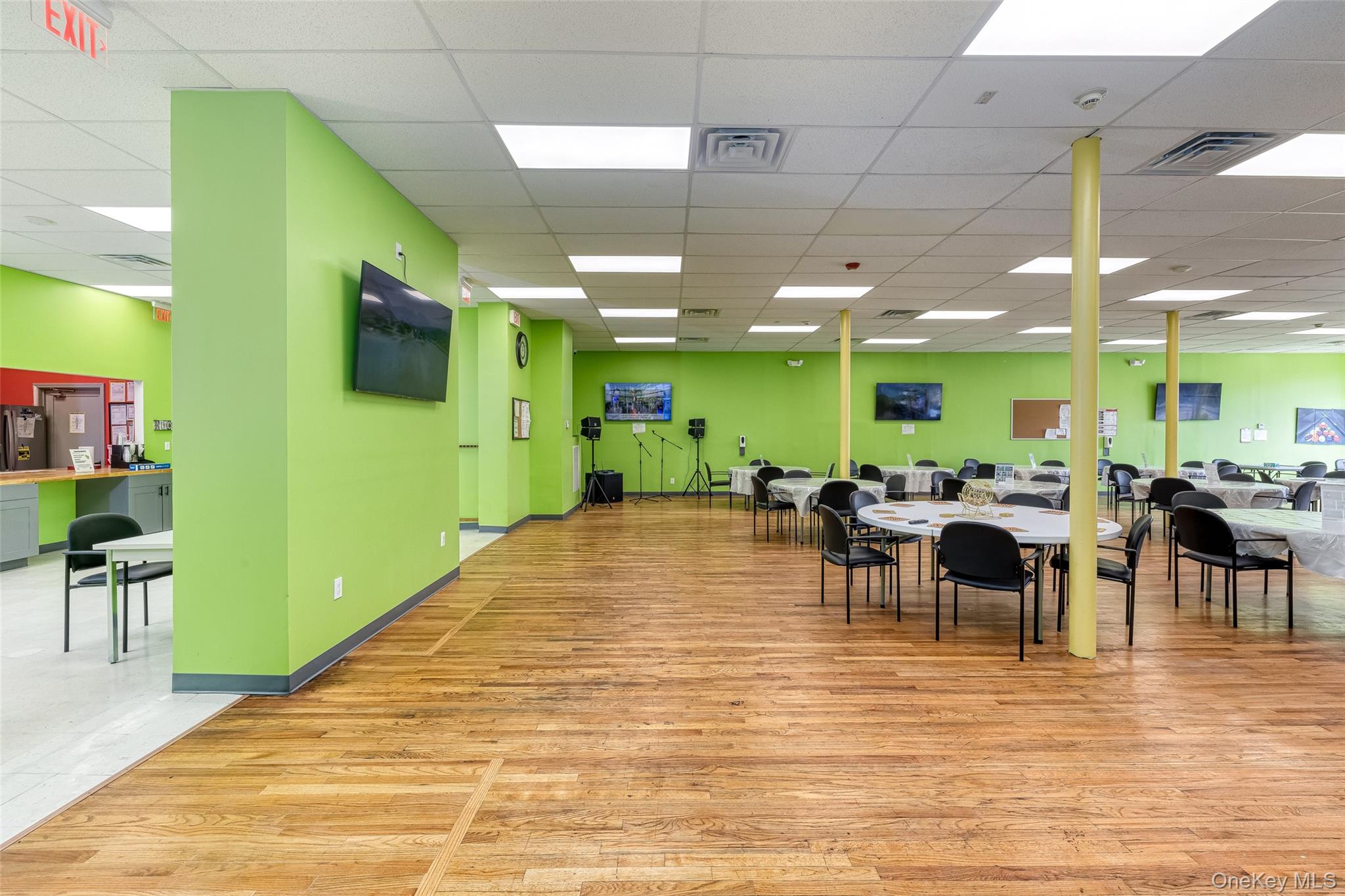 #6 photo, 27 Post Avenue, ナッソー郡 Westbury , NY 11590