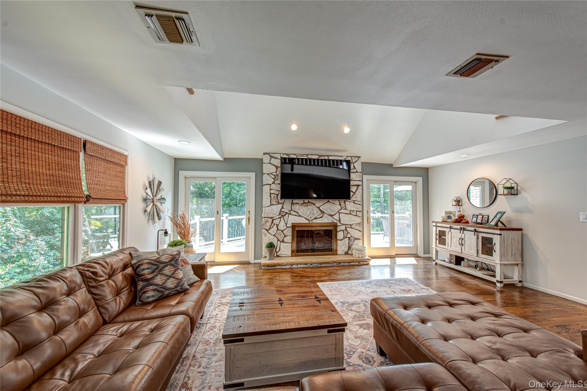 #16 photo, 142 Landing Meadow Road, Smithtown , NY 11787