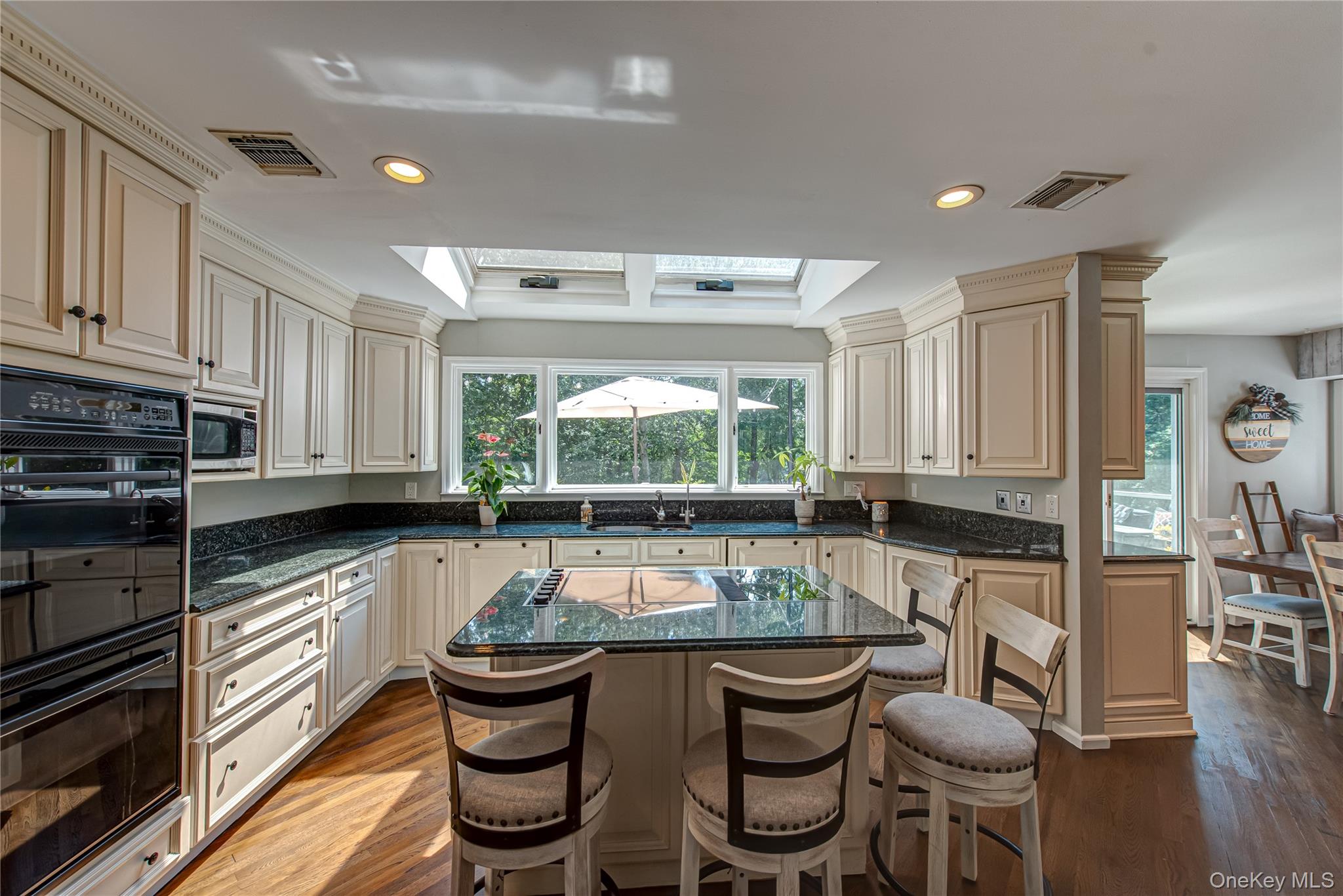 #19 photo, 142 Landing Meadow Road, Smithtown , NY 11787