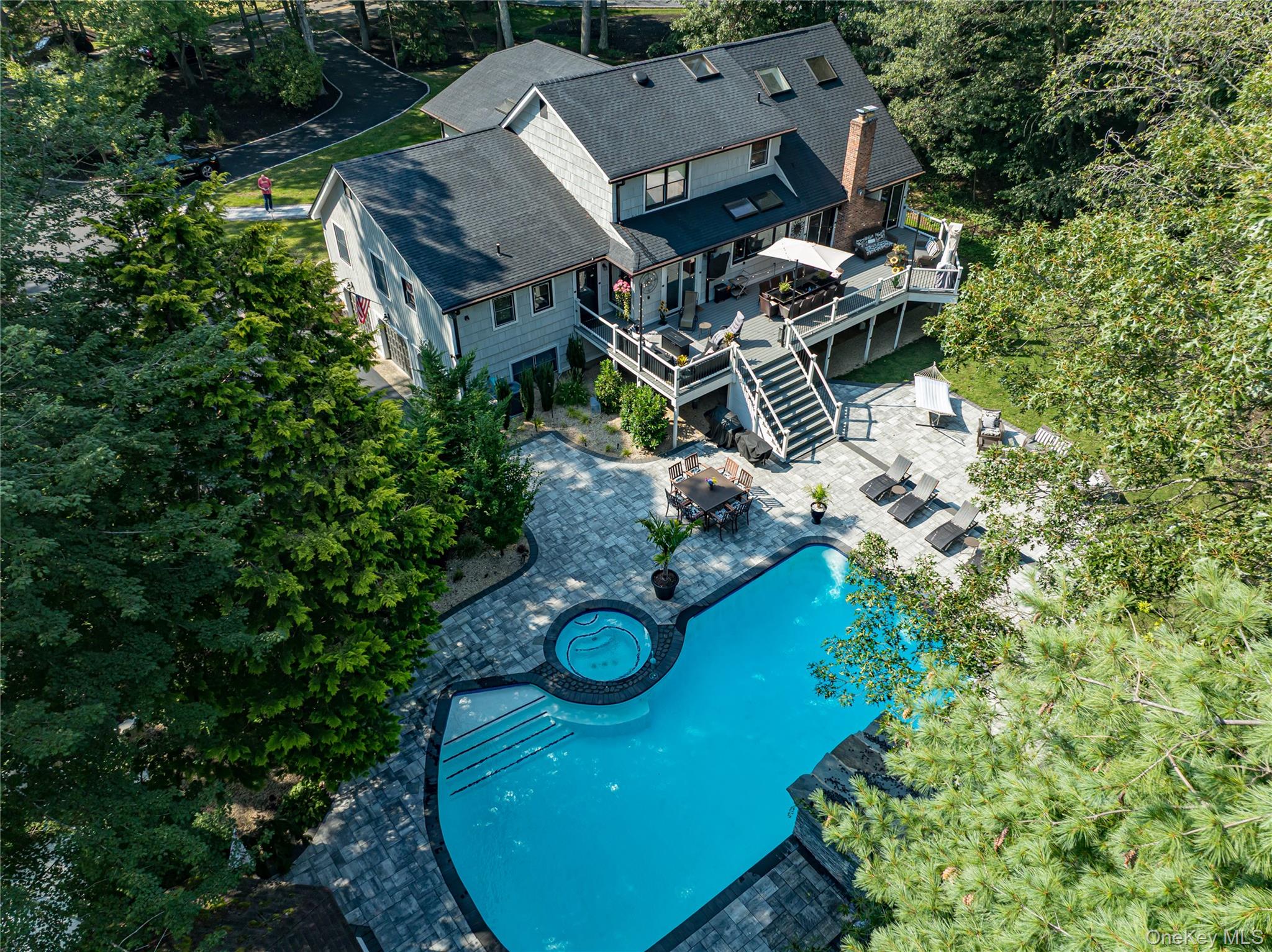 #4 photo, 142 Landing Meadow Road, Smithtown , NY 11787