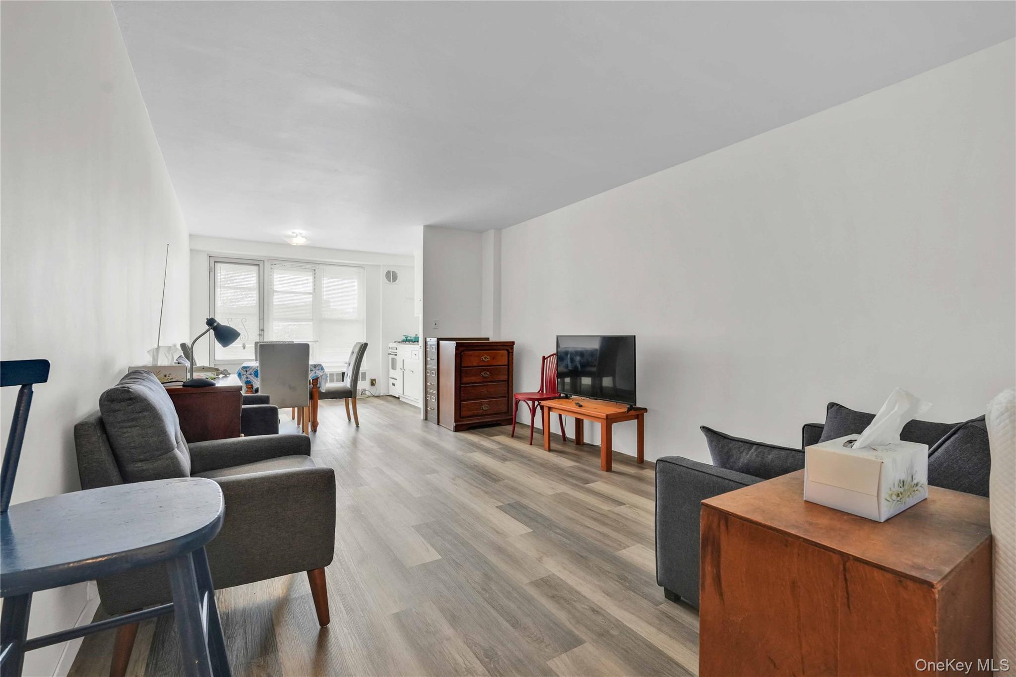 #7 photo, 35-51 85th Street, クイーンズ区 Jackson Heights , NY 11372