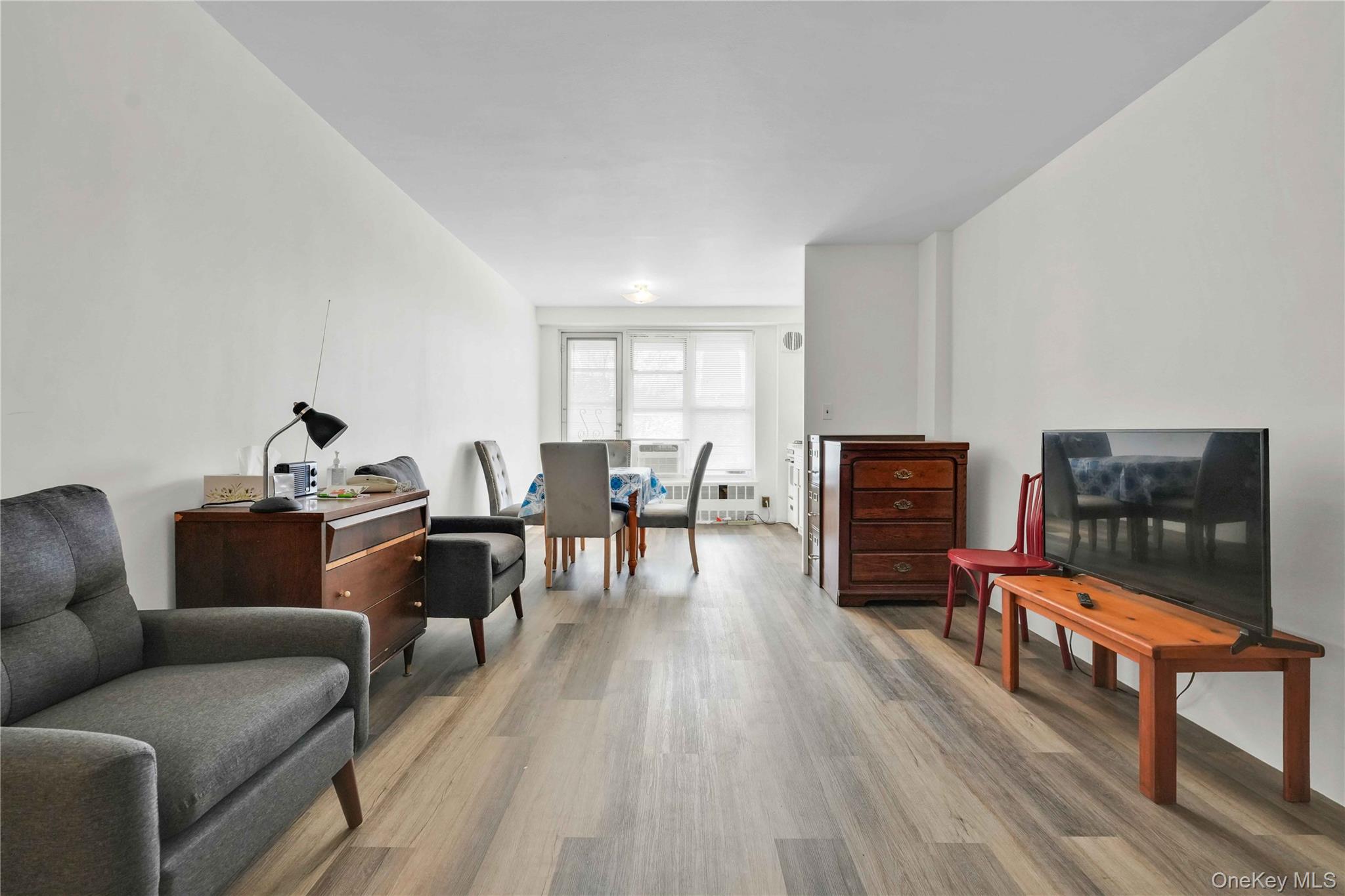 #8 photo, 35-51 85th Street, クイーンズ区 Jackson Heights , NY 11372