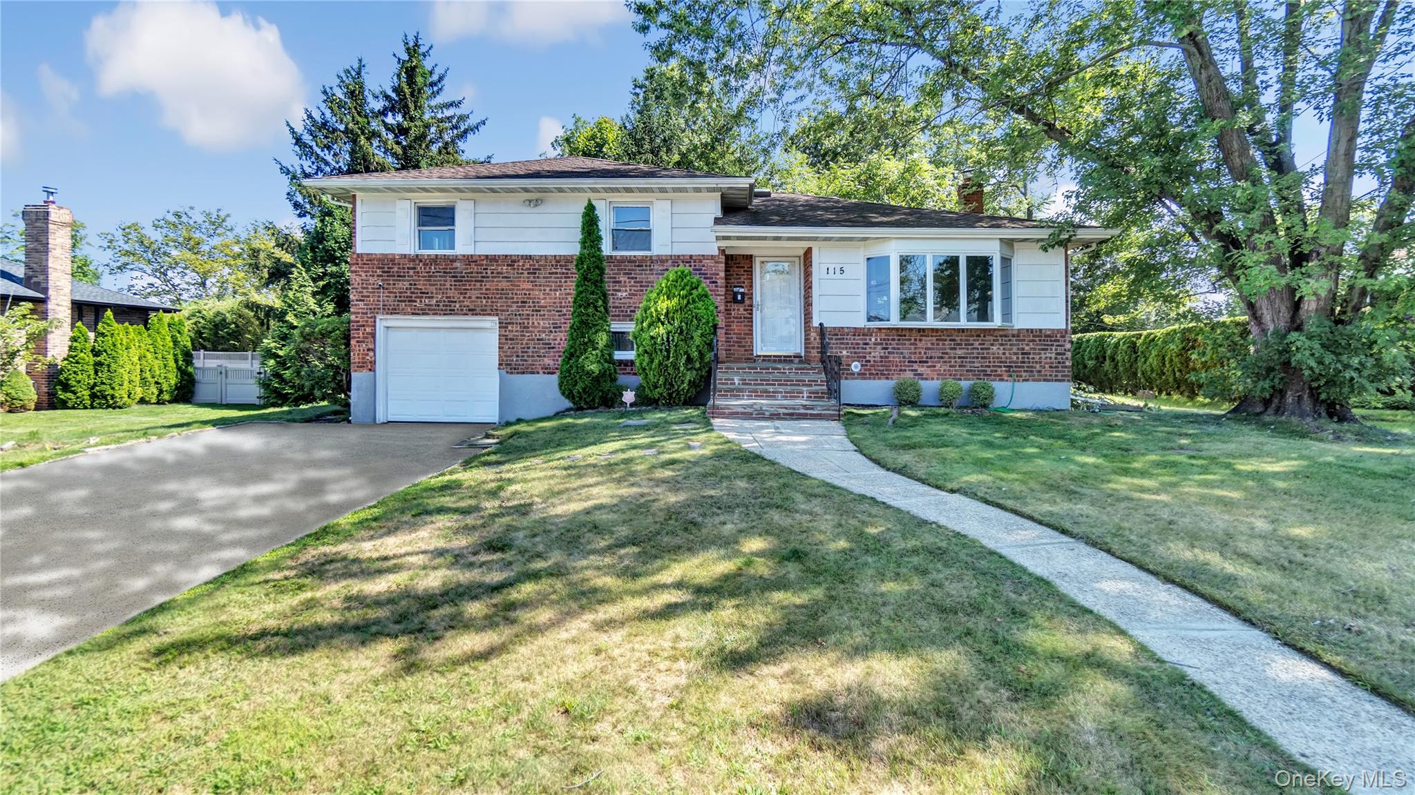 #1 photo, 115 Old Courthouse Road, नासाउ काउंटी Manhasset Hills , NY 11040