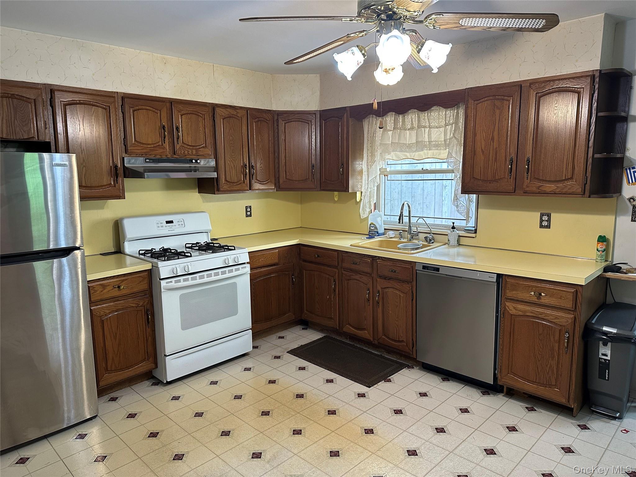 #4 photo, 4934 Little Neck Parkway, Little Neck , NY 11362