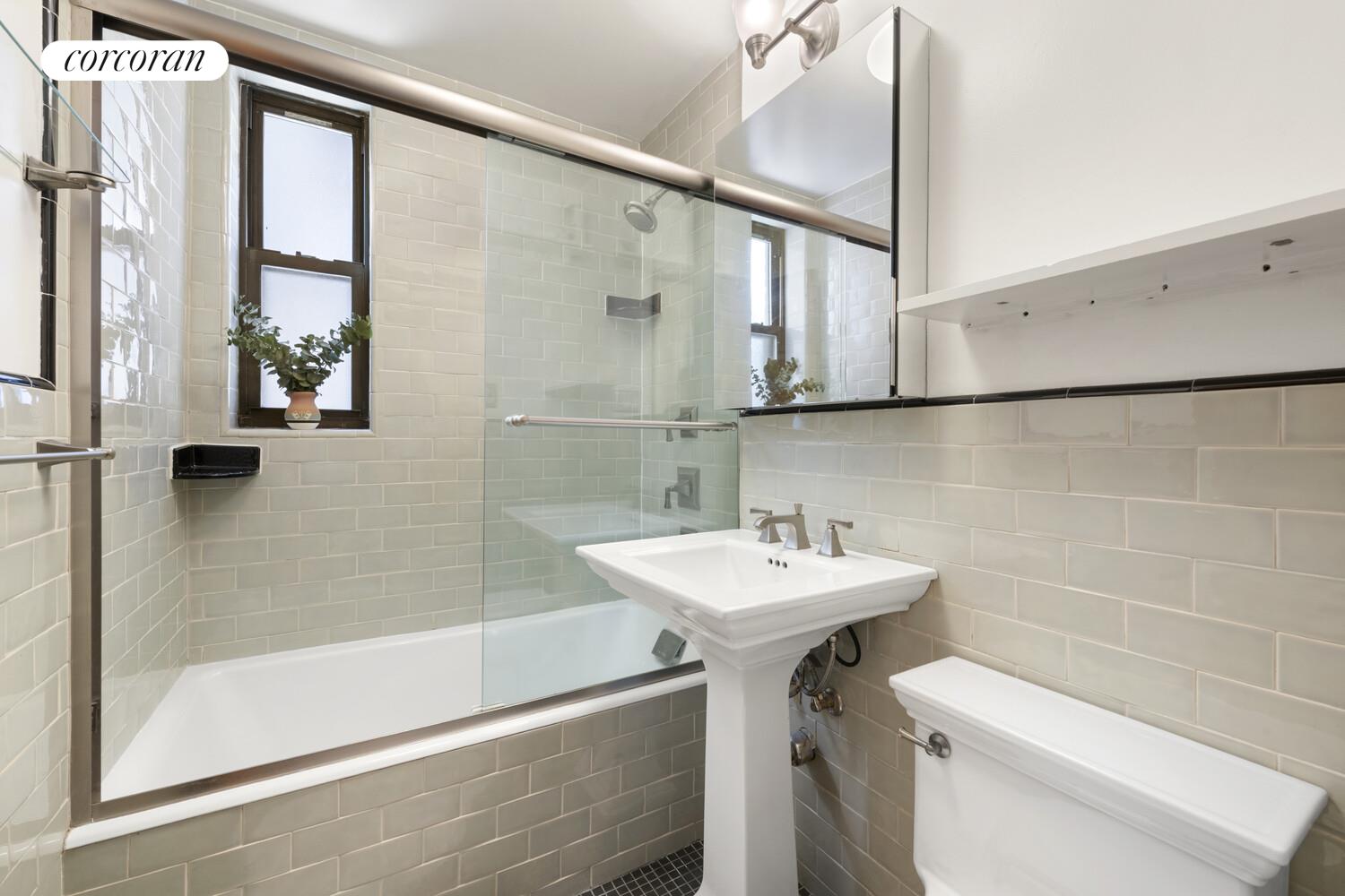 #8 photo, 100 BANK Street, West Village , NY 10014