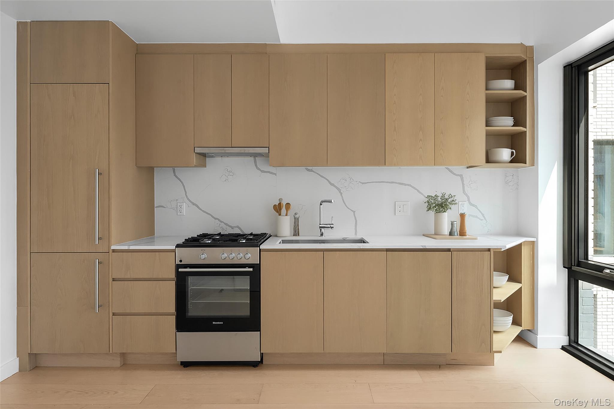 #1 photo, 3005 Vernon Boulevard, クイーンズ区 Astoria , NY 11102