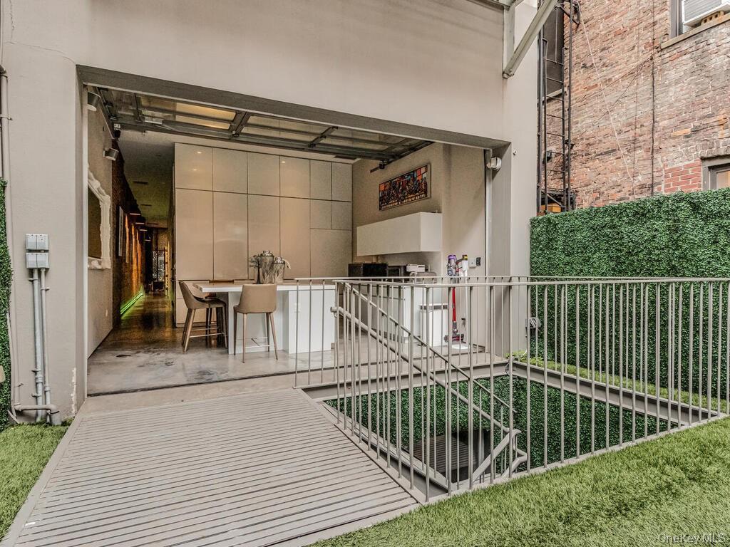 #11 photo, 224 E 14th Street, New York (Manhattan) , NY 10003