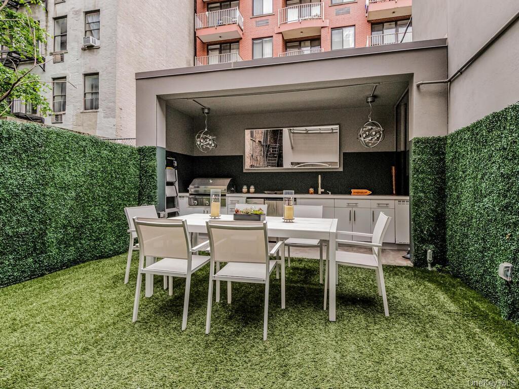 #12 photo, 224 E 14th Street, New York (Manhattan) , NY 10003