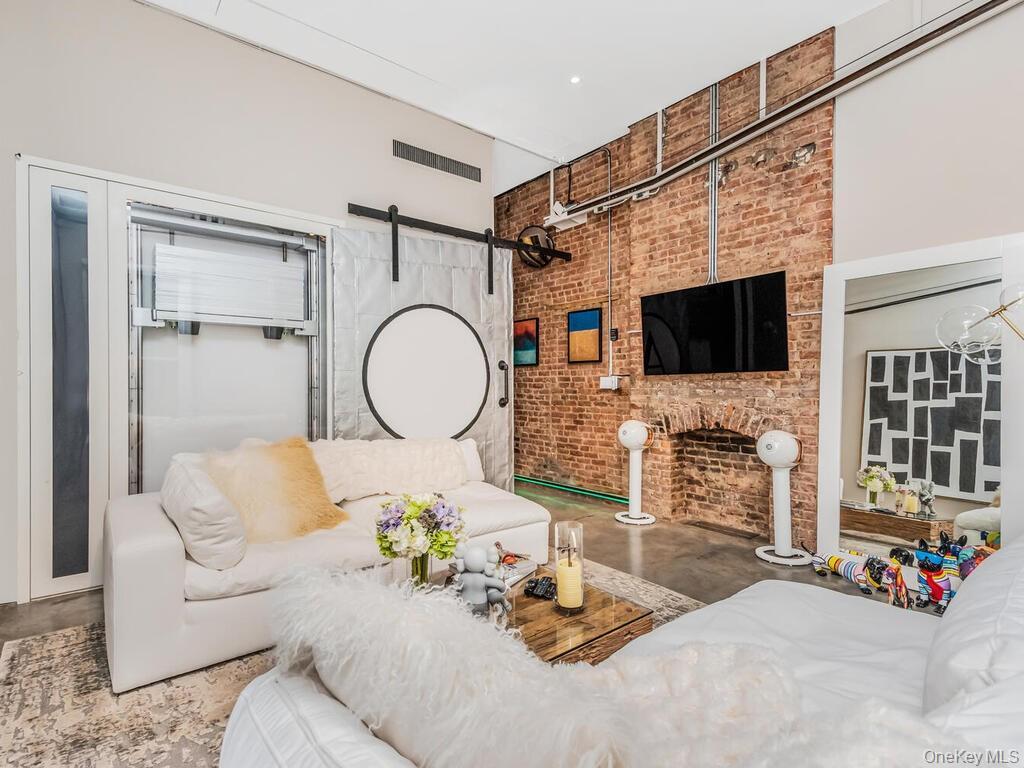 #15 photo, 224 E 14th Street, New York (Manhattan) , NY 10003