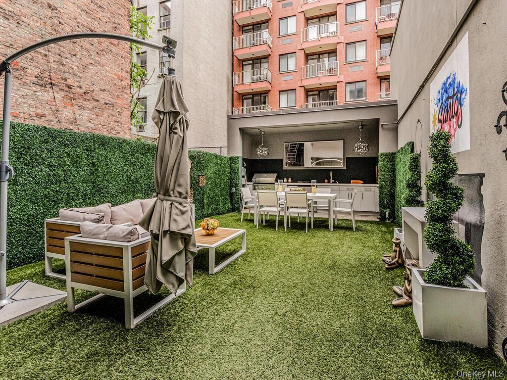 #2 photo, 224 E 14th Street, New York (Manhattan) , NY 10003