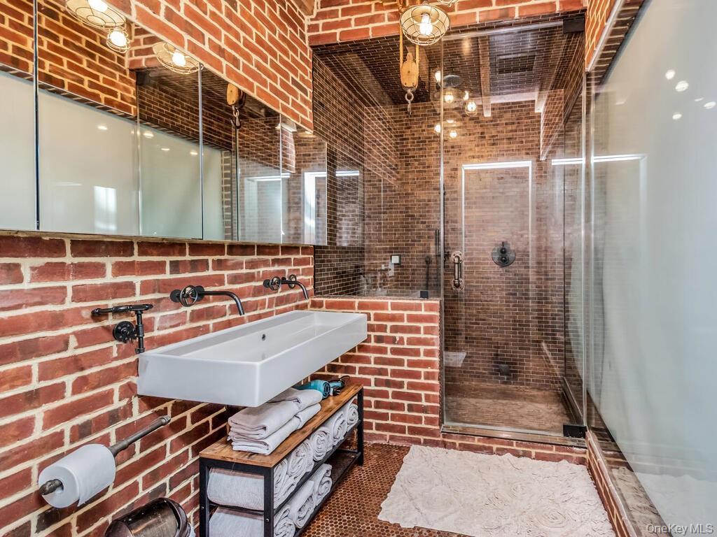 #6 photo, 224 E 14th Street, New York (Manhattan) , NY 10003