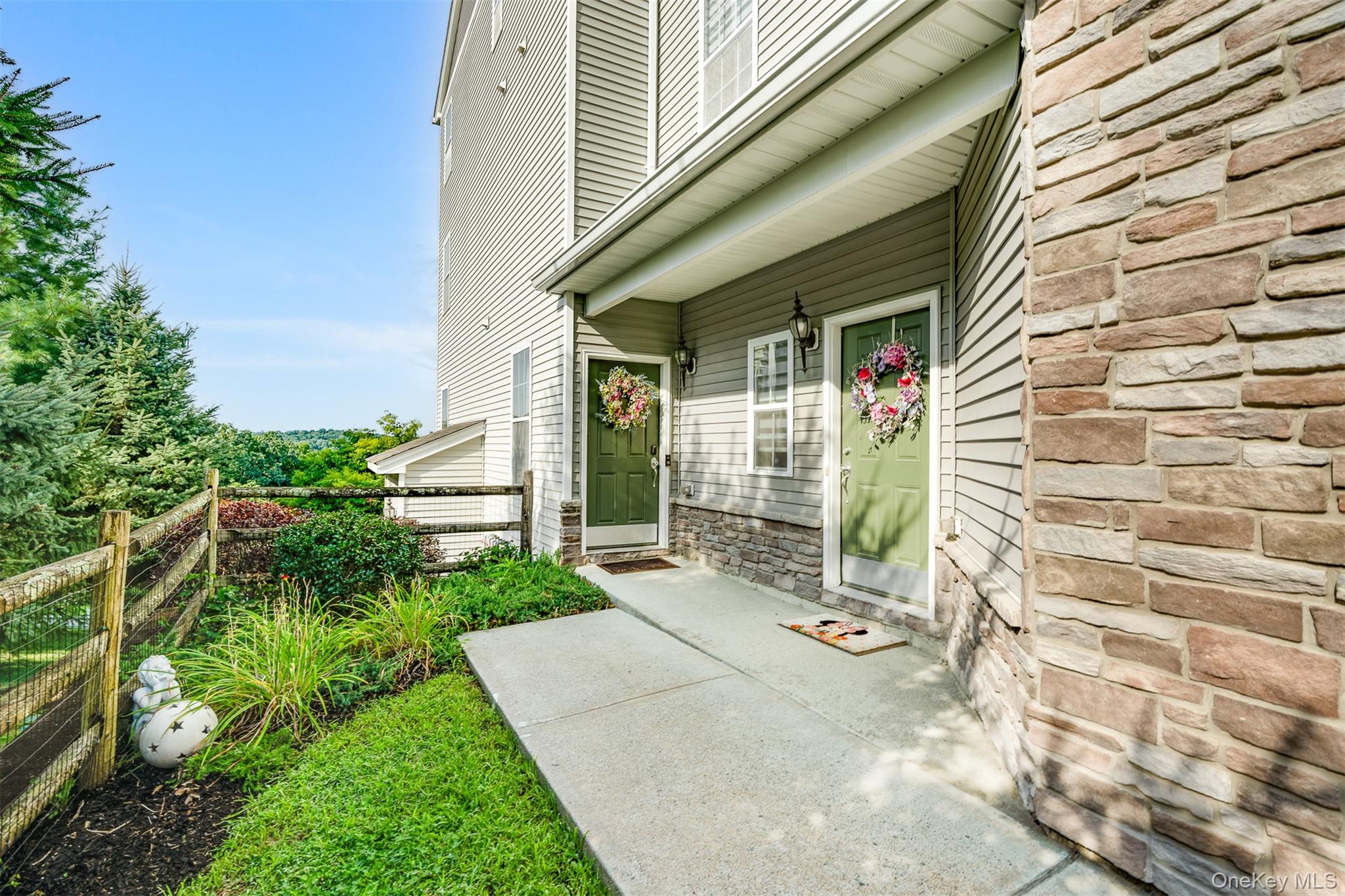 #1 photo, 1721 Hawthorn Way, New Windsor , NY 12553