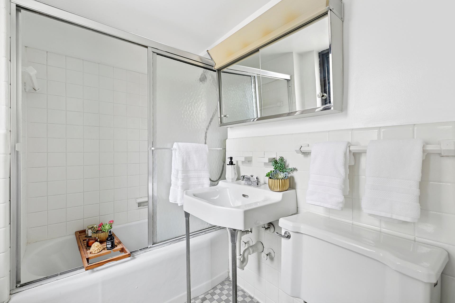 #6 photo, 305 E 72ND Street, マンハッタン Lenox Hill , NY 10021