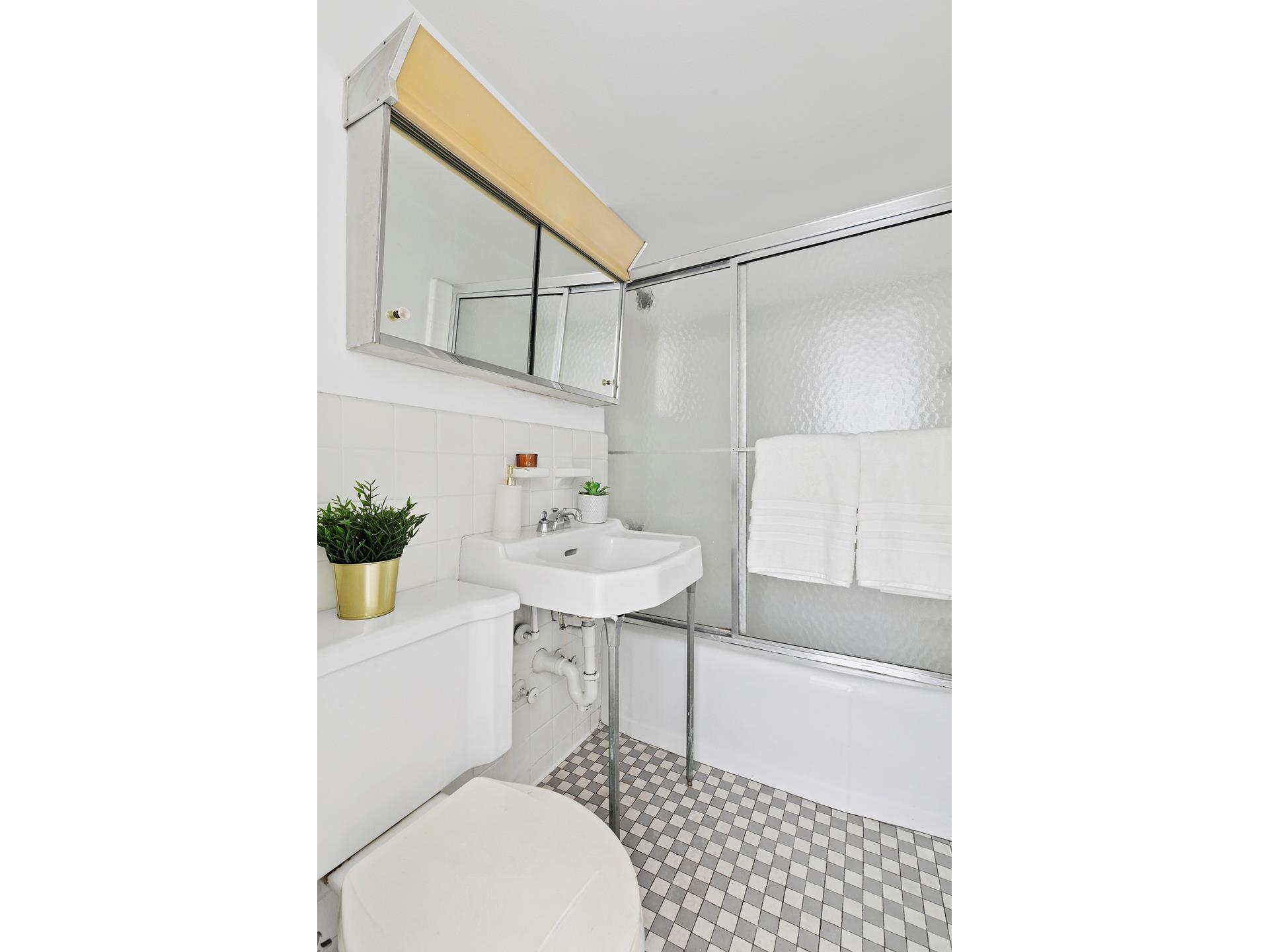 #8 photo, 305 E 72ND Street, マンハッタン Lenox Hill , NY 10021