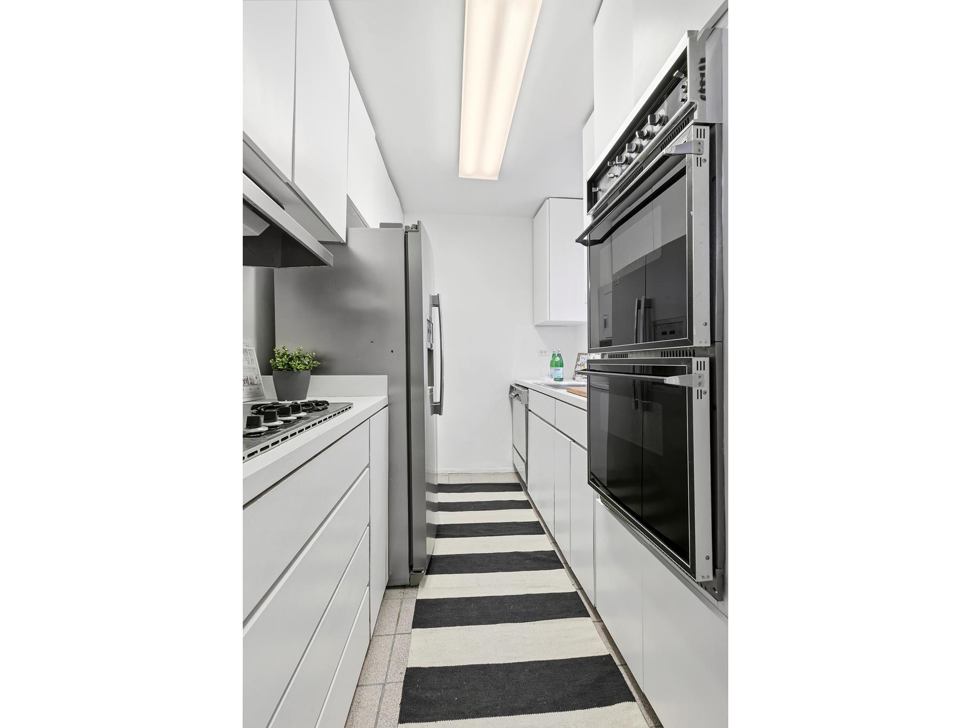 #9 photo, 305 E 72ND Street, マンハッタン Lenox Hill , NY 10021