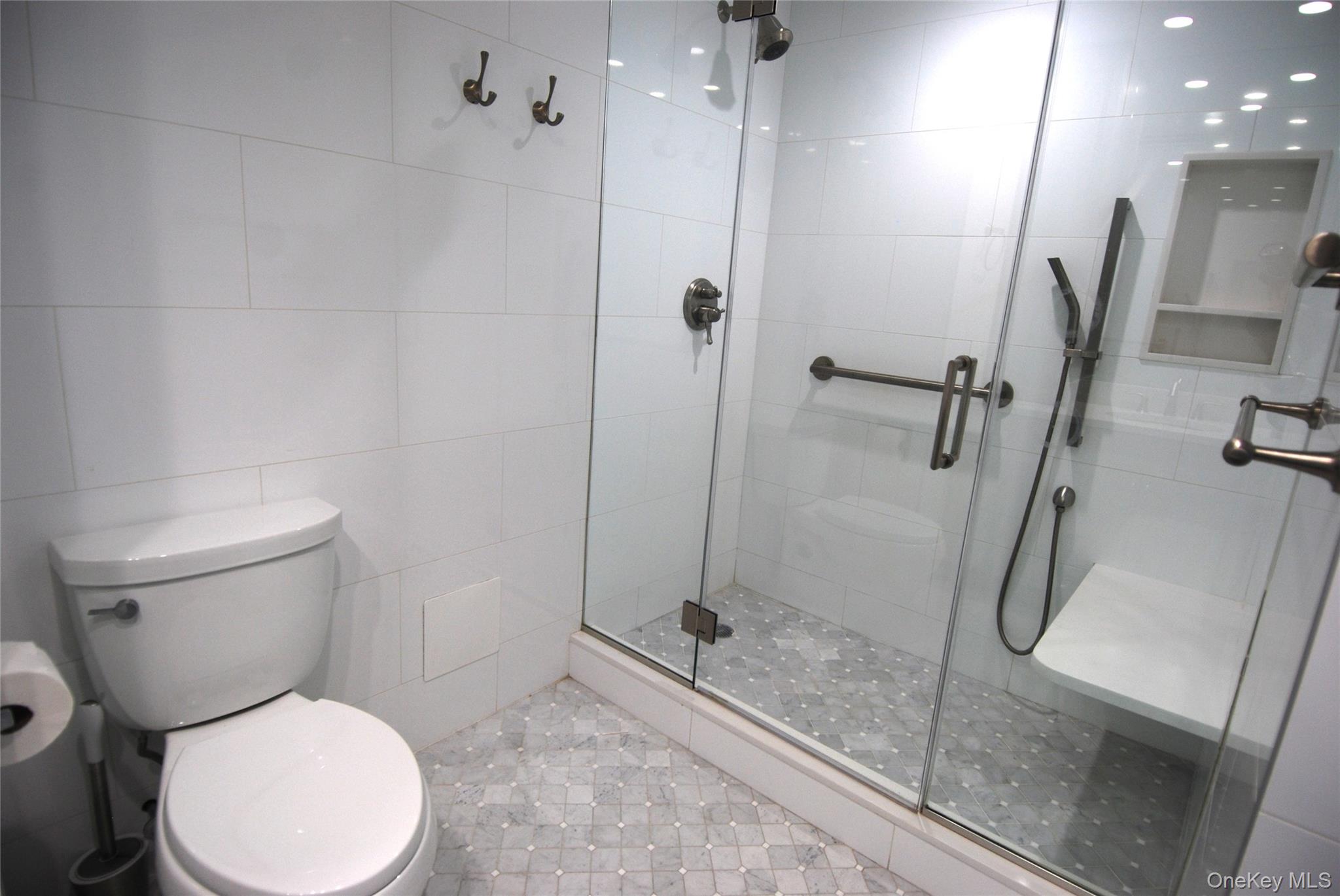 #16 photo, 27010 Grand Central Parkway, クイーンズ区 Floral Park , NY 11005