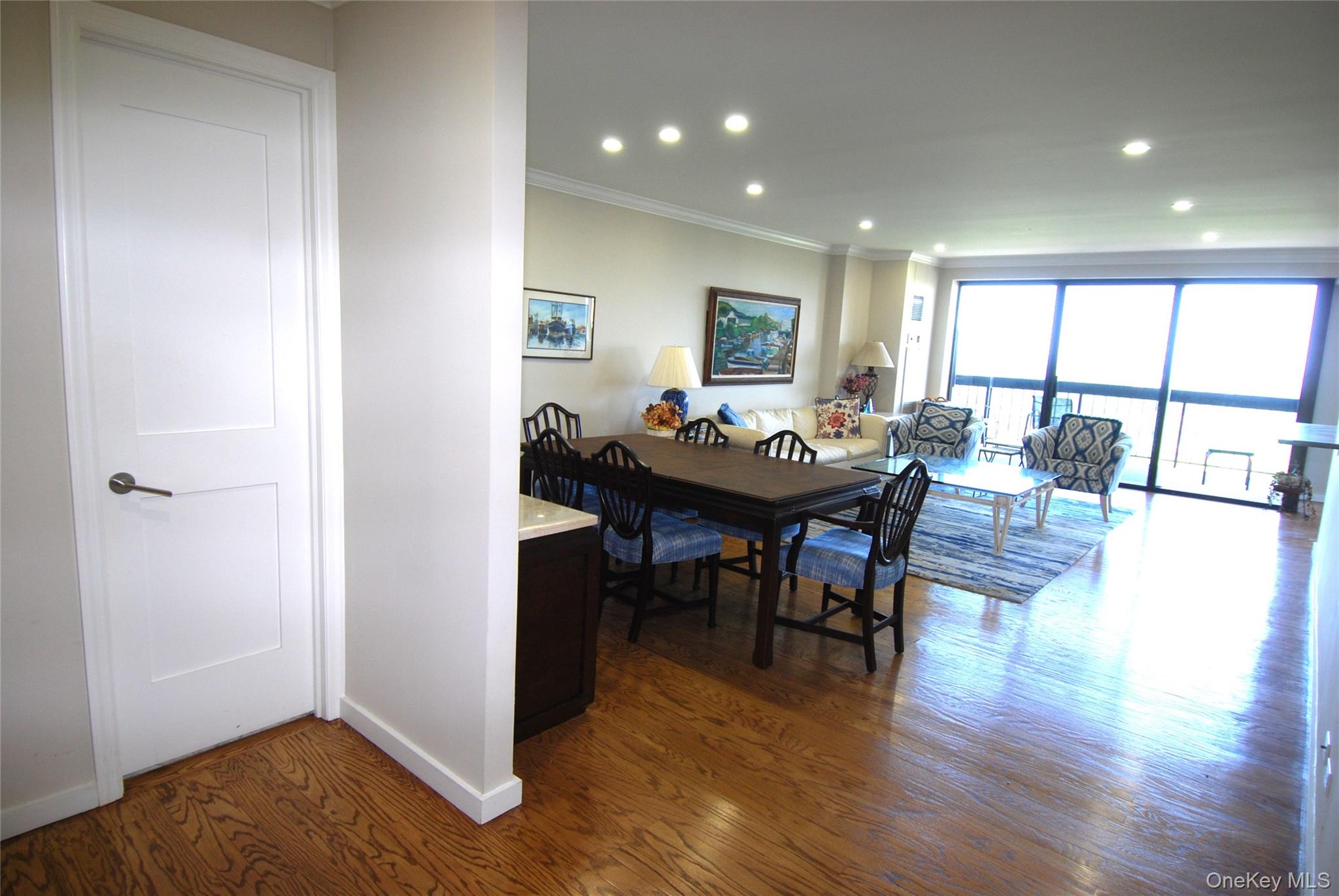 #2 photo, 27010 Grand Central Parkway, クイーンズ区 Floral Park , NY 11005