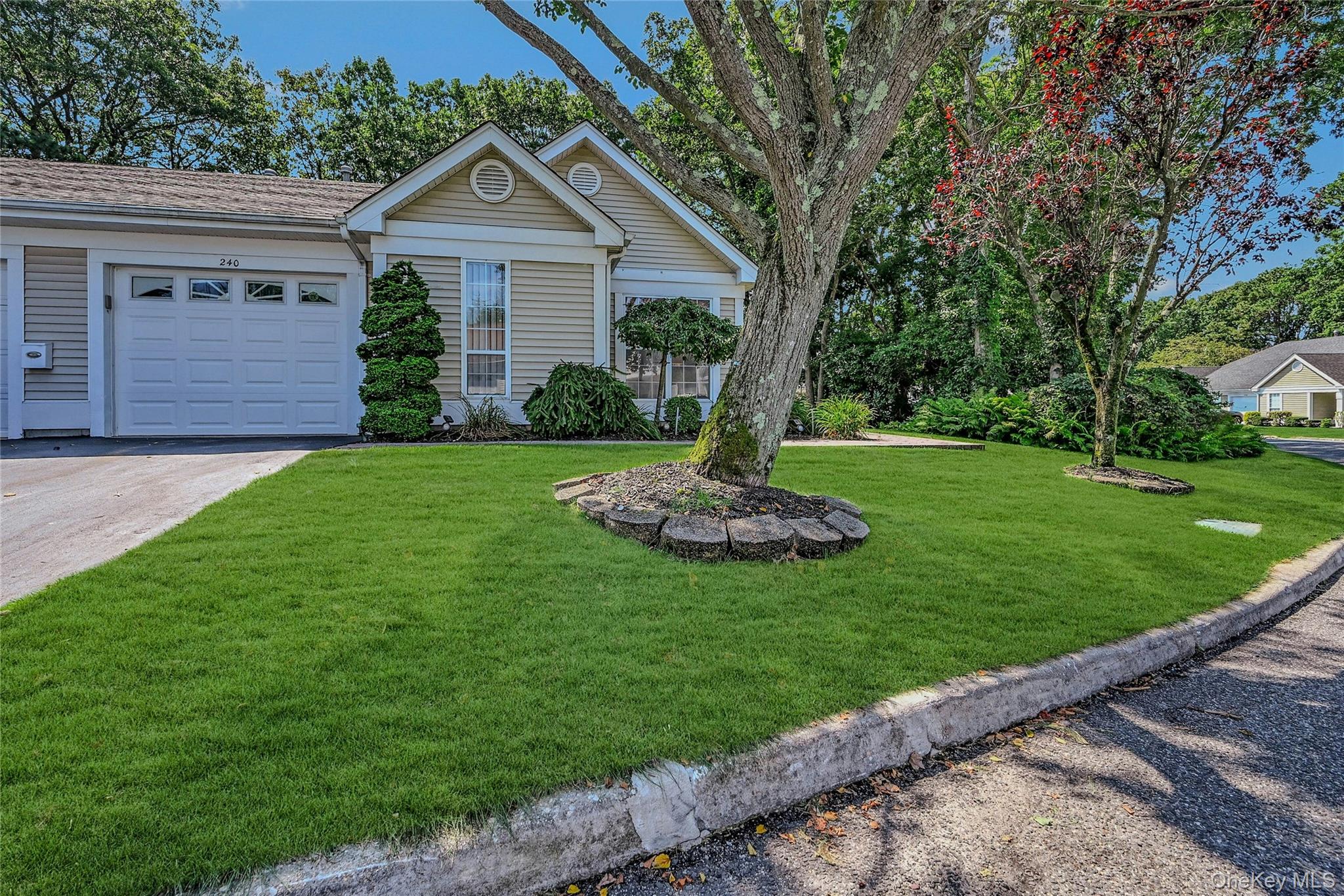 #1 photo, 240 Glen Drive, 东长岛 Ridge , NY 11961