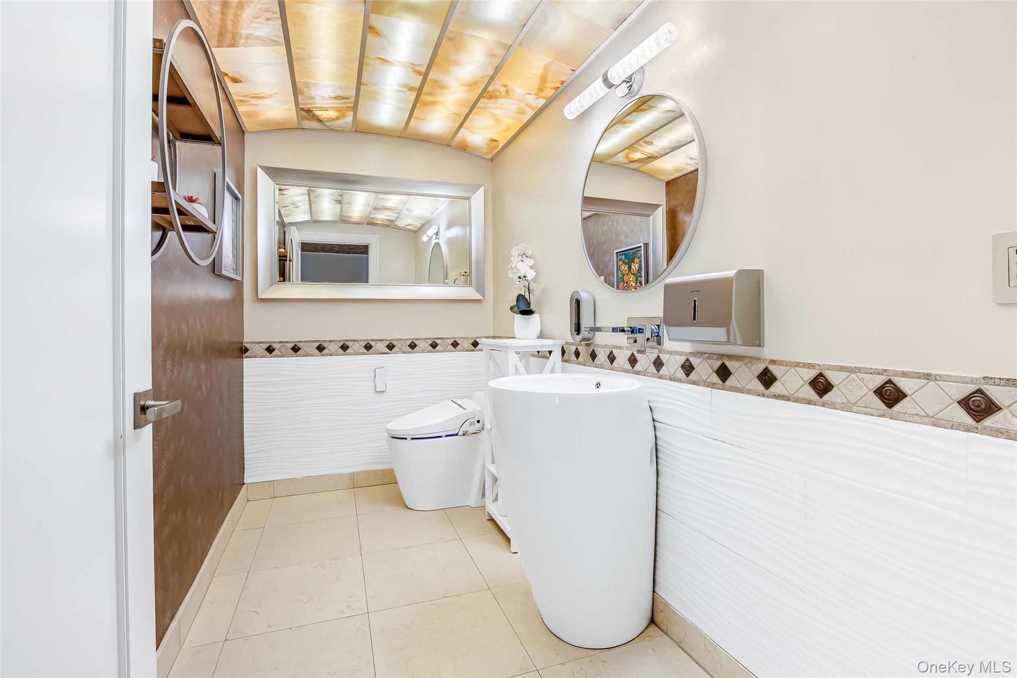 #14 photo, 12 Sloanes Court, Sands Point , NY 11050