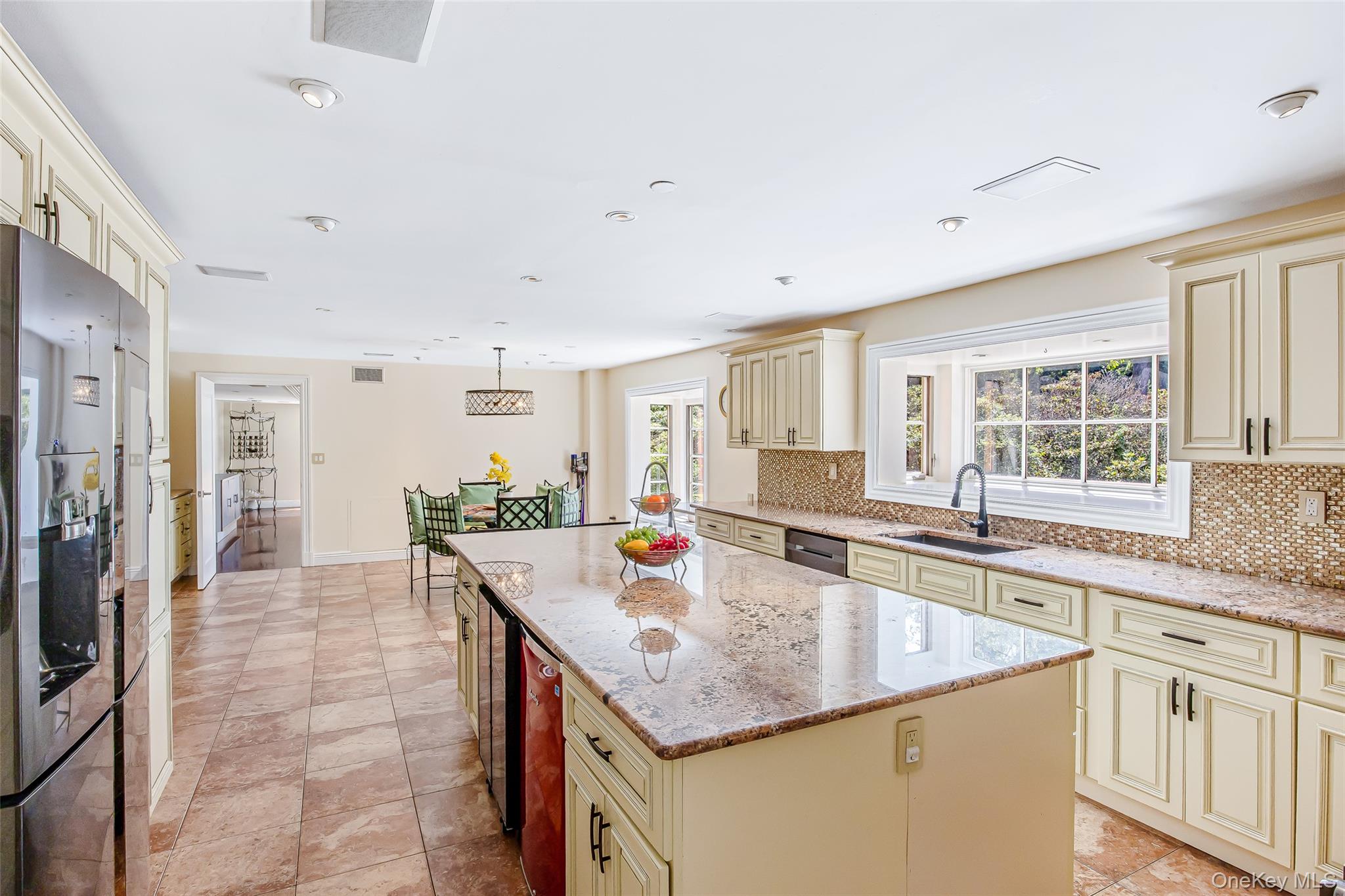 #17 photo, 12 Sloanes Court, Sands Point , NY 11050