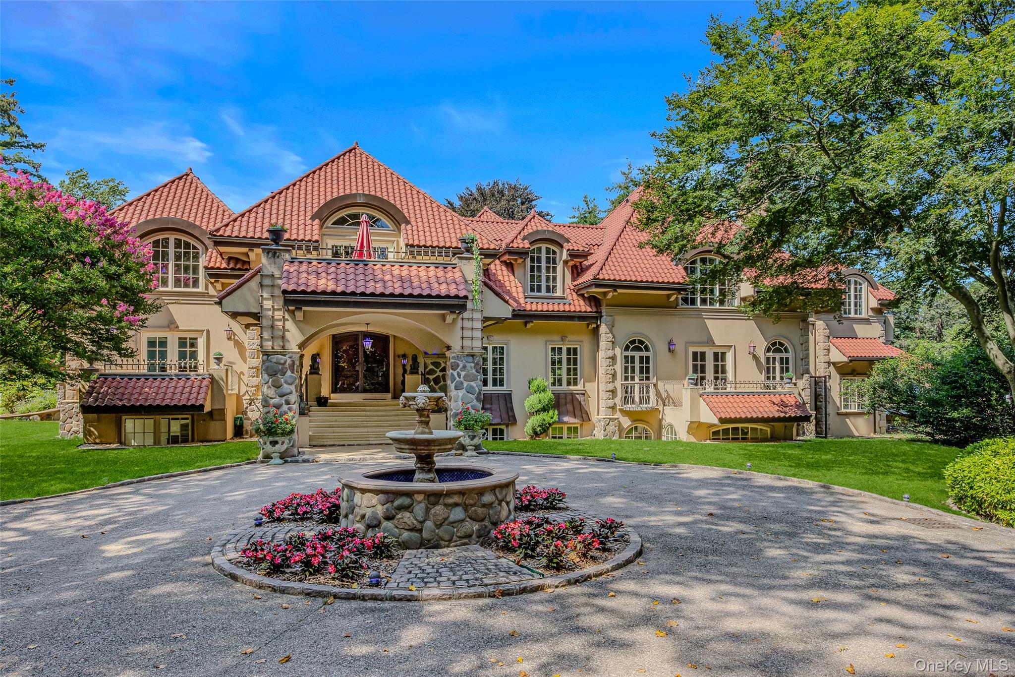 #2 photo, 12 Sloanes Court, Sands Point , NY 11050