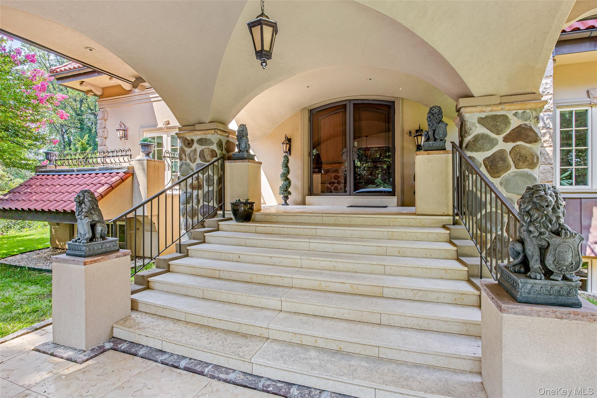 #5 photo, 12 Sloanes Court, Sands Point , NY 11050