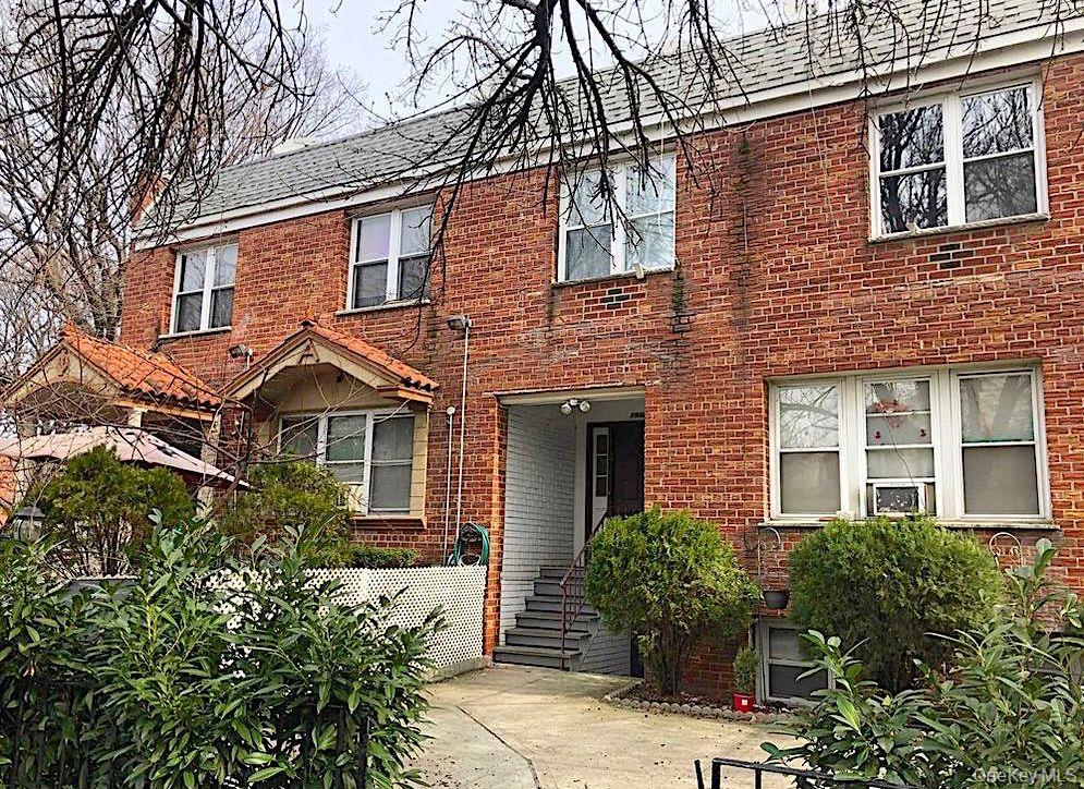 #1 photo, 1949A 80th Street, クイーンズ区 East Elmhurst , NY 11370