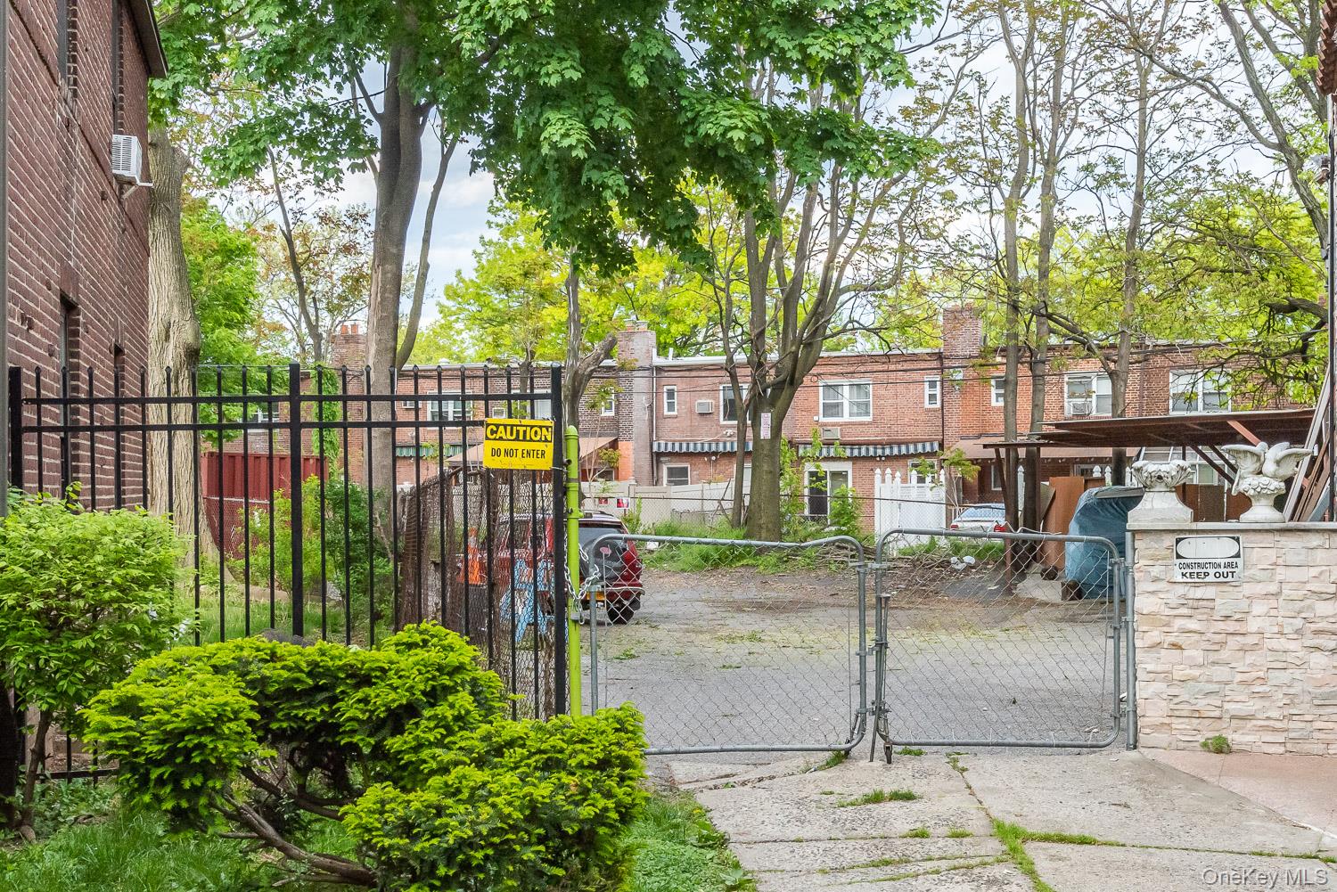 #4 photo, 1949A 80th Street, クイーンズ区 East Elmhurst , NY 11370