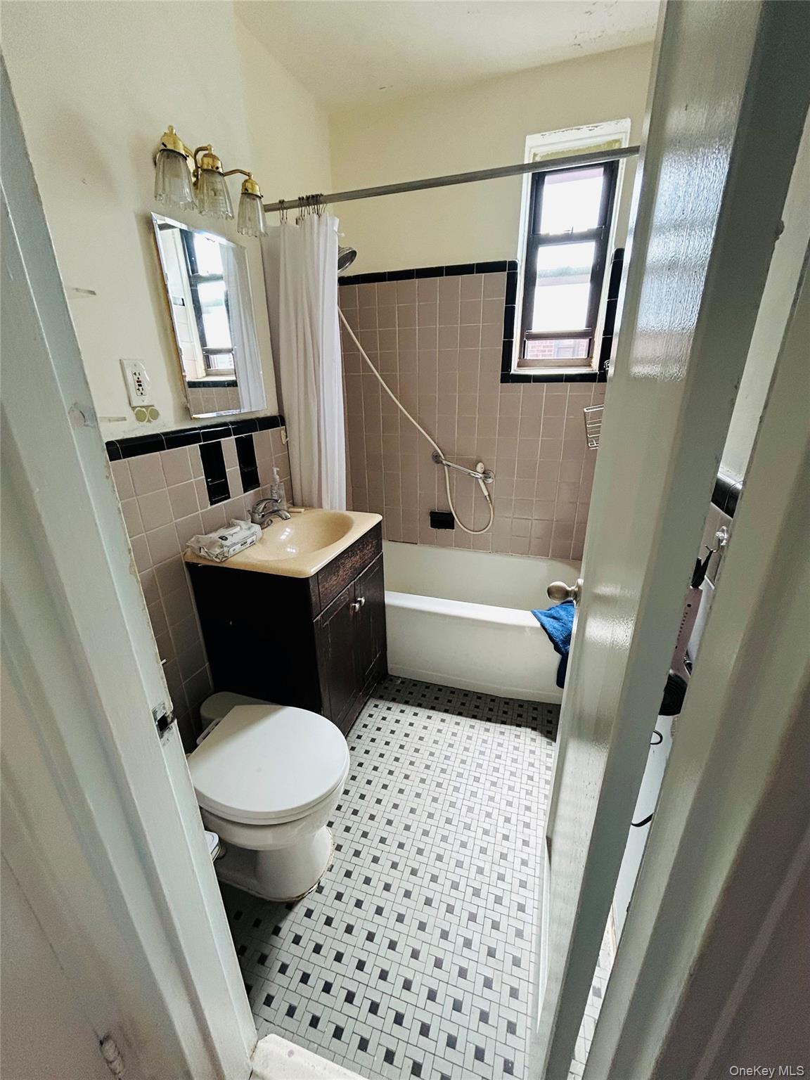 #9 photo, 71-11 Yellowstone Boulevard, クイーンズ区 Forest Hills , NY 11375