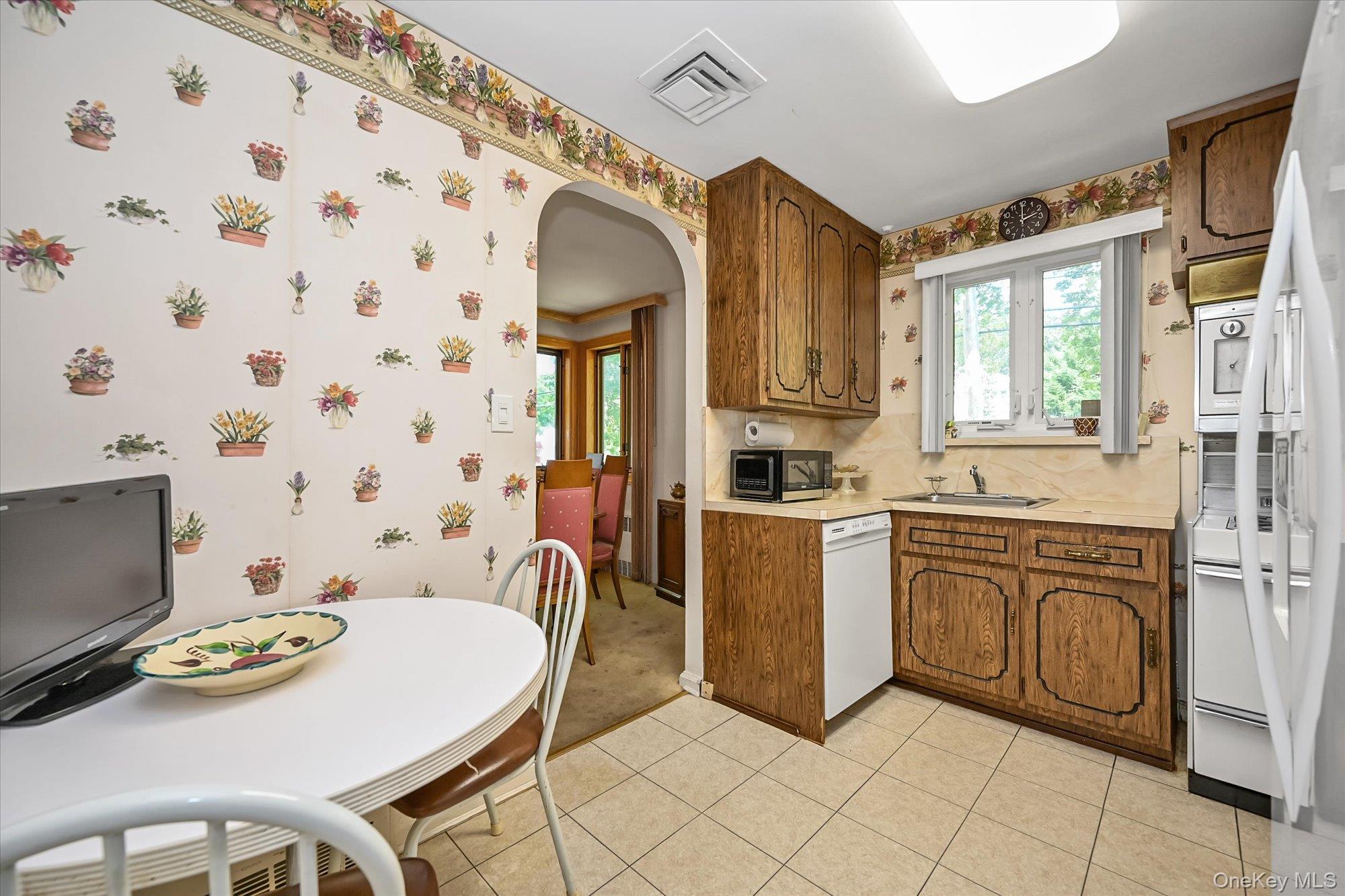 #7 photo, 230-42 57th Road, Bayside , NY 11364